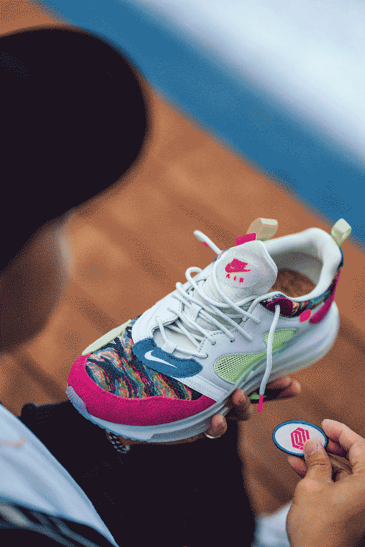 SU19_SNKRS_NA_OBJ_SNKRS.gif