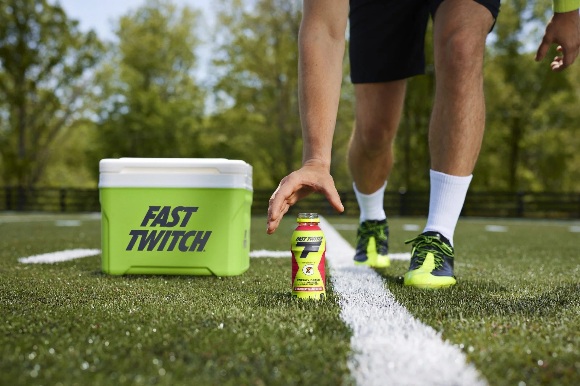 GATORADE_SHOT 10_HAND GRAB_035 1.jpg