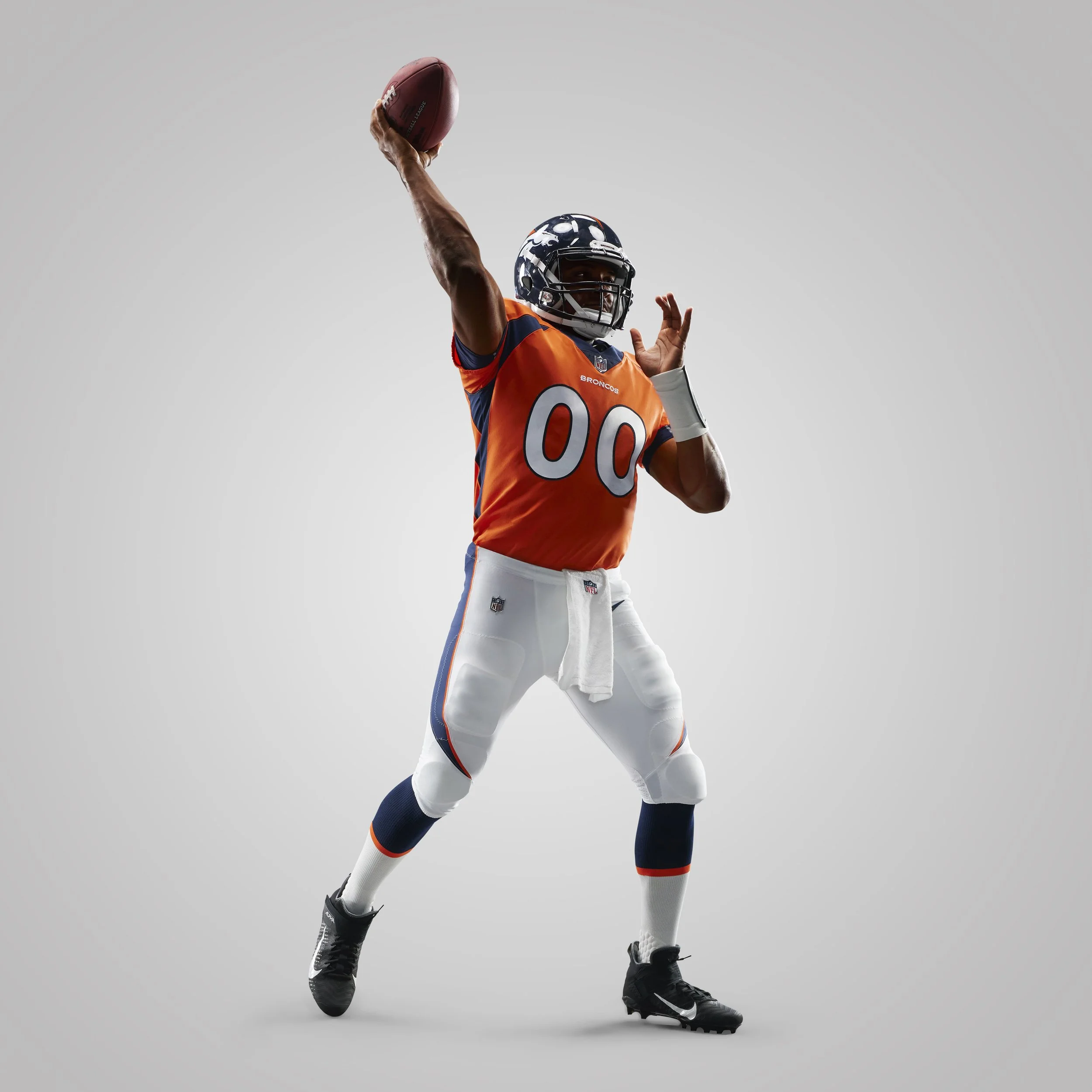 STUDIO_BRONCOS_QB_18500_CL.jpg