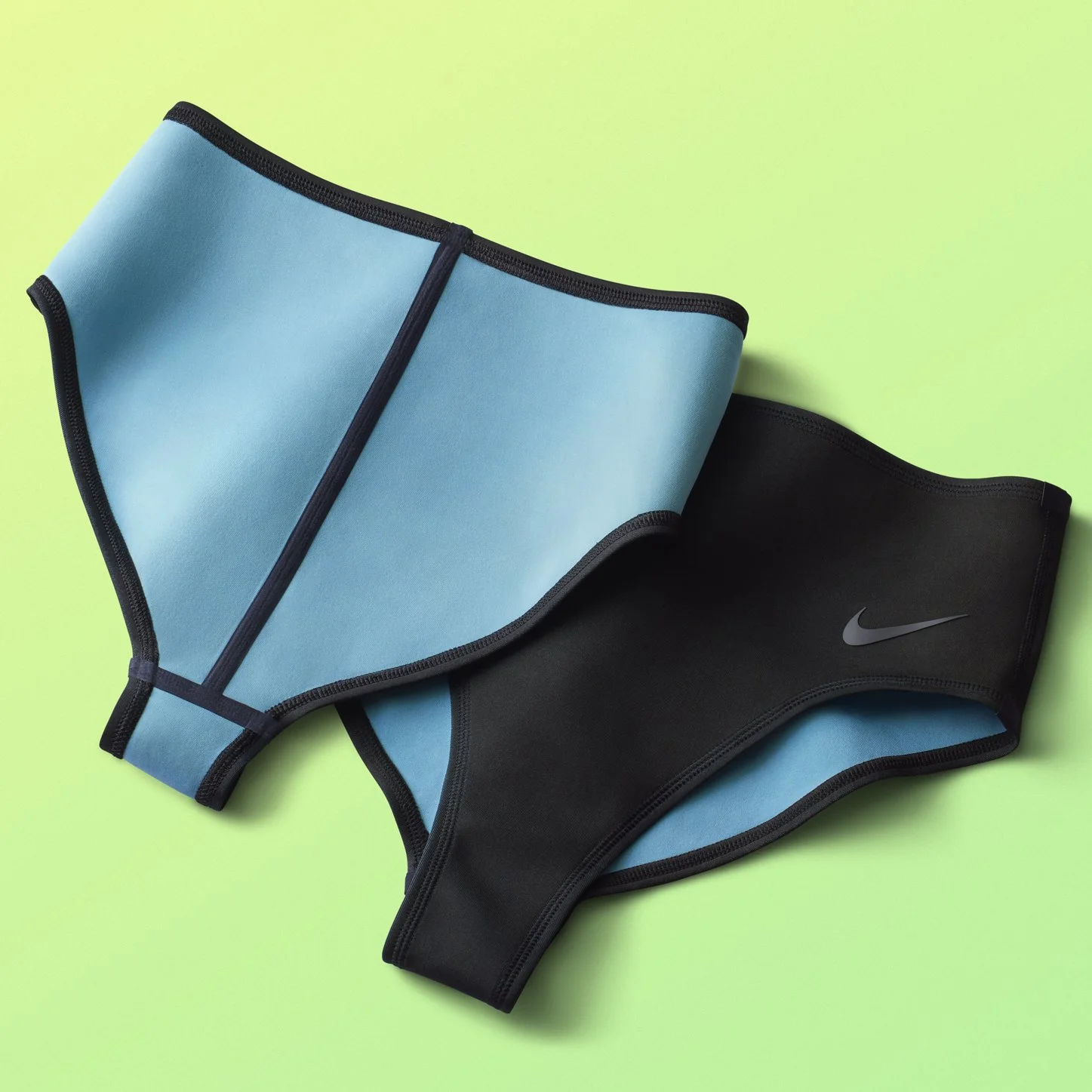 Nike-Swim_Wild-Waters_bottoms_reversibility_0411_1x1.jpg