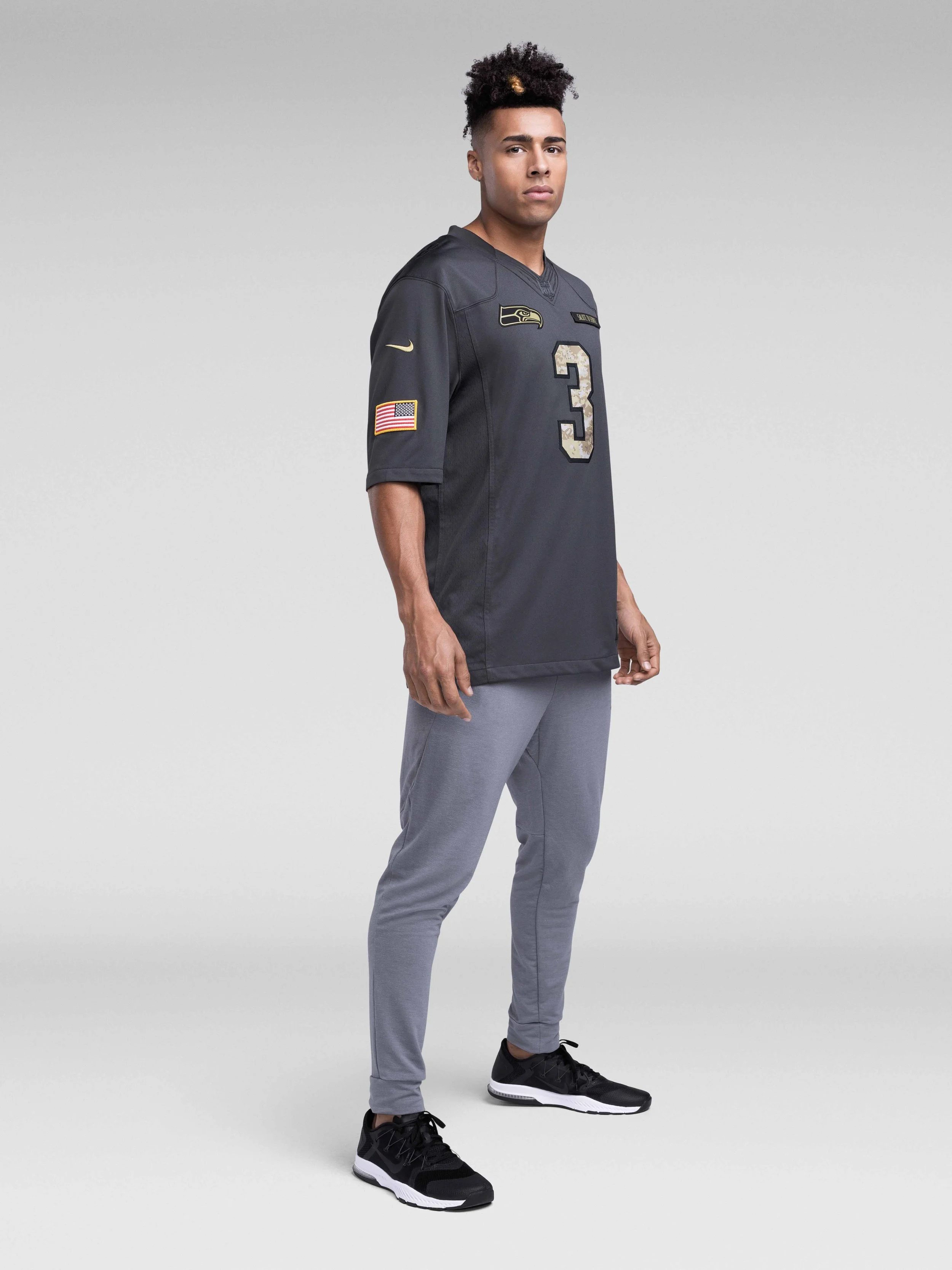 HO16_NFB_SALUTETOSERVICE_ONBODY_LOOK_1_1465.jpg