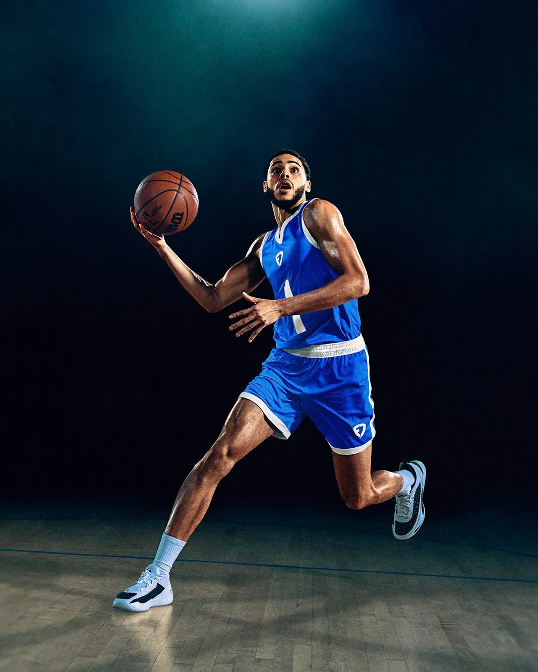 FanDuel_Basketball_SF_Dribbling_17205_E3.jpg
