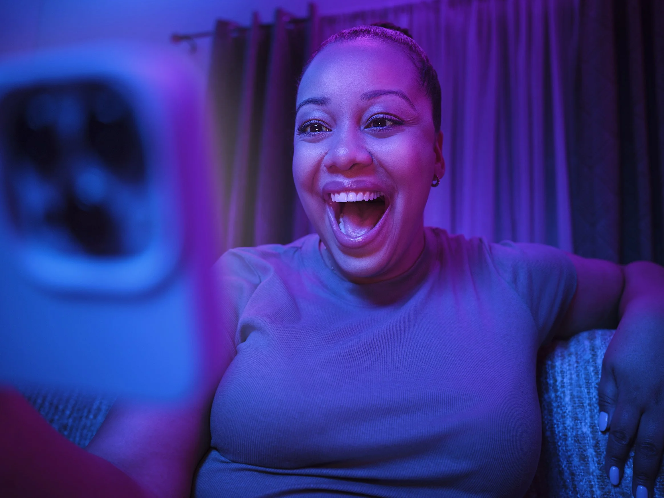 FanDuel_Casino_Reaction_LivingRoom_Female-1_Melissa_03763_B1.jpg