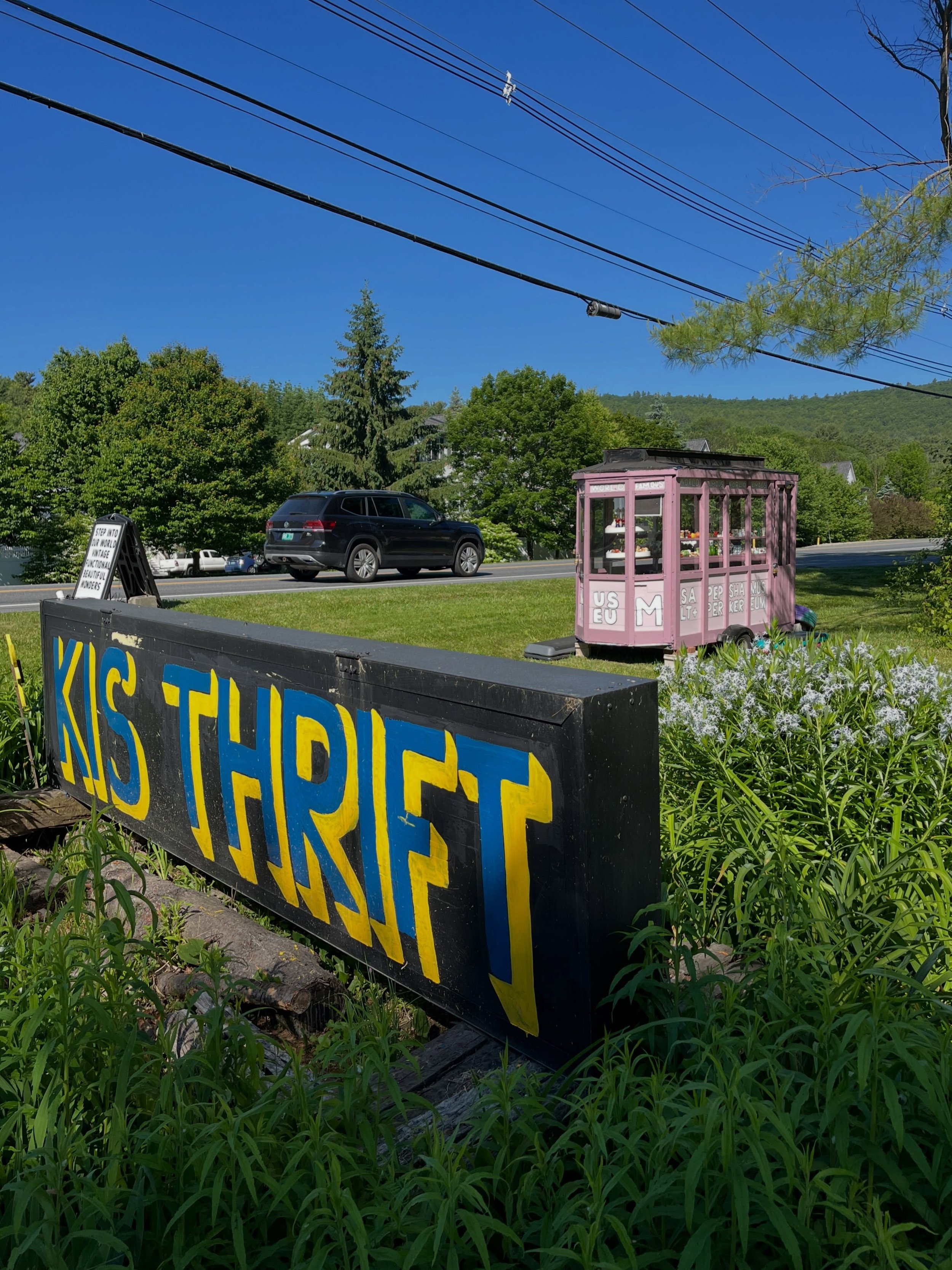 Thank you @kis_thrift_vt for hosting the World Famous Salt &amp; Pepper Shaker Museum on Route 5 in Wilder, VT!!! Just north of White River Junction and the interchange of I-89 &amp; I-91. Step right up and peek in the windows during thrift store hou