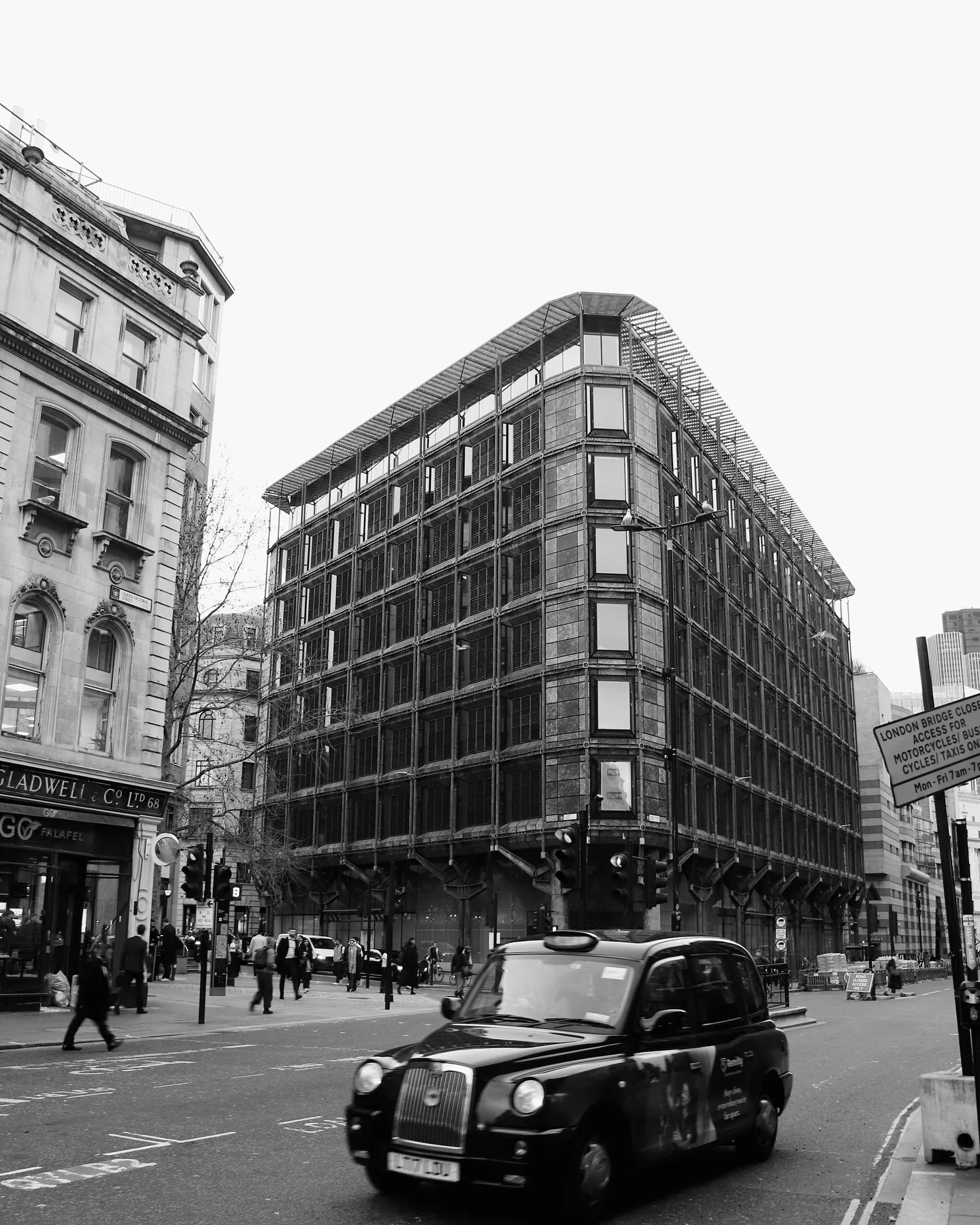 *
b&uuml;t&uuml;n kişisel gelişim &ccedil;alışmalarının, farkındalık eğitimlerinin amacı aslında insanın kendini anlaması &uuml;zerine kurgulanıyor ancak zemin sağlam olmadığı s&uuml;rece &uuml;zerine inşa edilen binaların yıkılması işten bile değil.