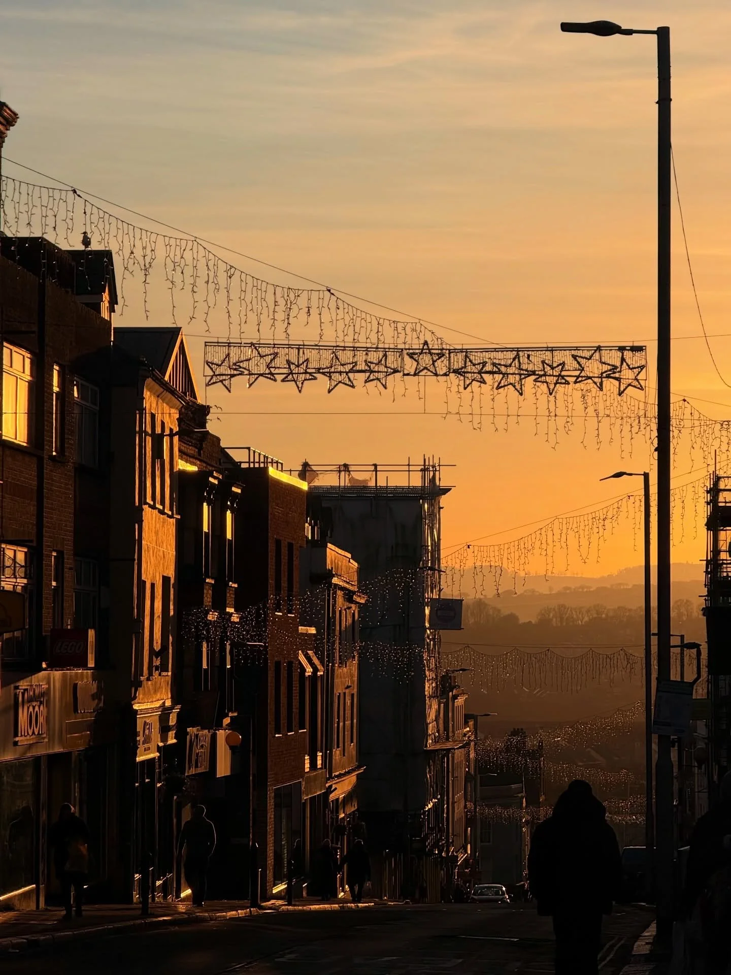 *
tecr&uuml;be eskilerin en kıymetlisi, bug&uuml;n&uuml;n en g&ouml;rmezden gelinen meselesi. yaşamımız boyunca iyi ya da k&ouml;t&uuml; bir&ccedil;ok olayla karşılaşıyoruz. bunların bazısı tercih ettiğimiz durumlardan dolayı oluyor, bazısıysa tercih