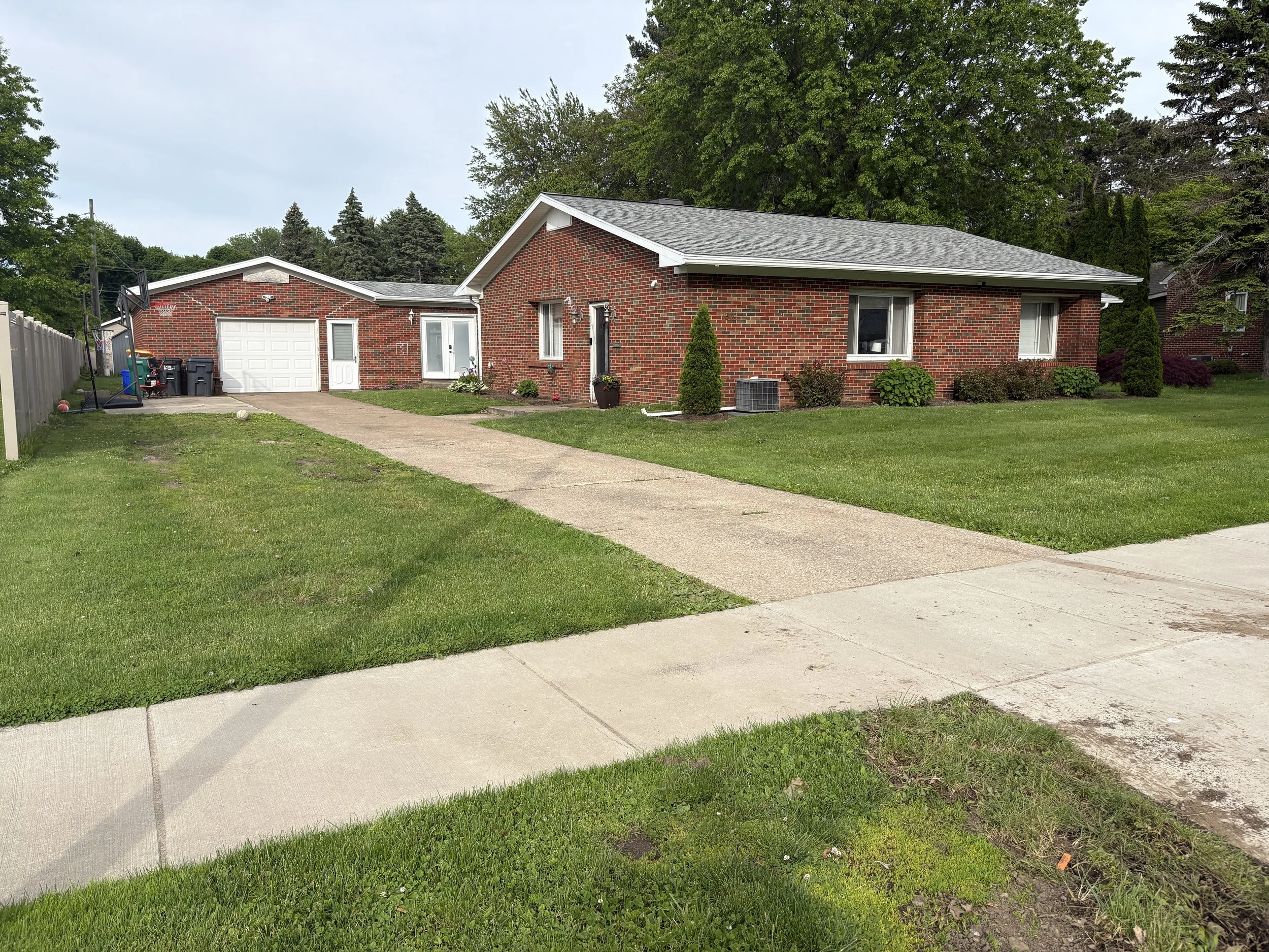 Private Residence, Chelsea Ave in Richland Gardens, Model M02, original color unknown