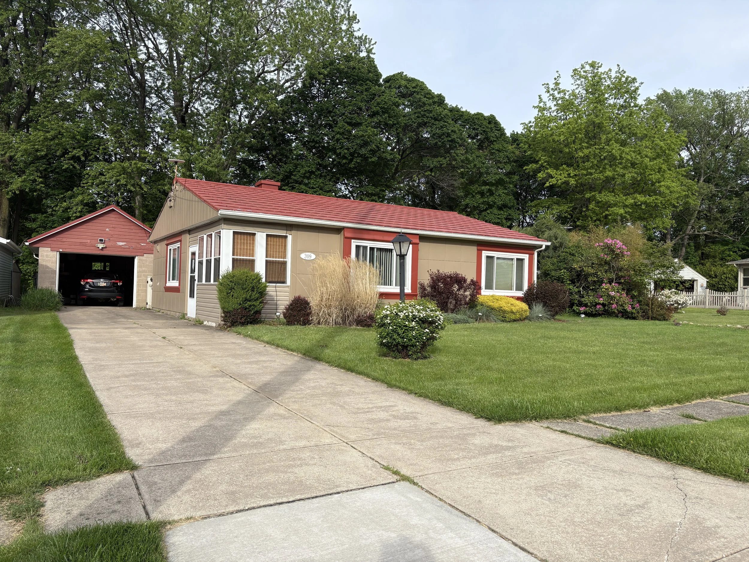 Private Residence, Marshall Dr, Eaglehurst, Model M02, originally Surf Blue 