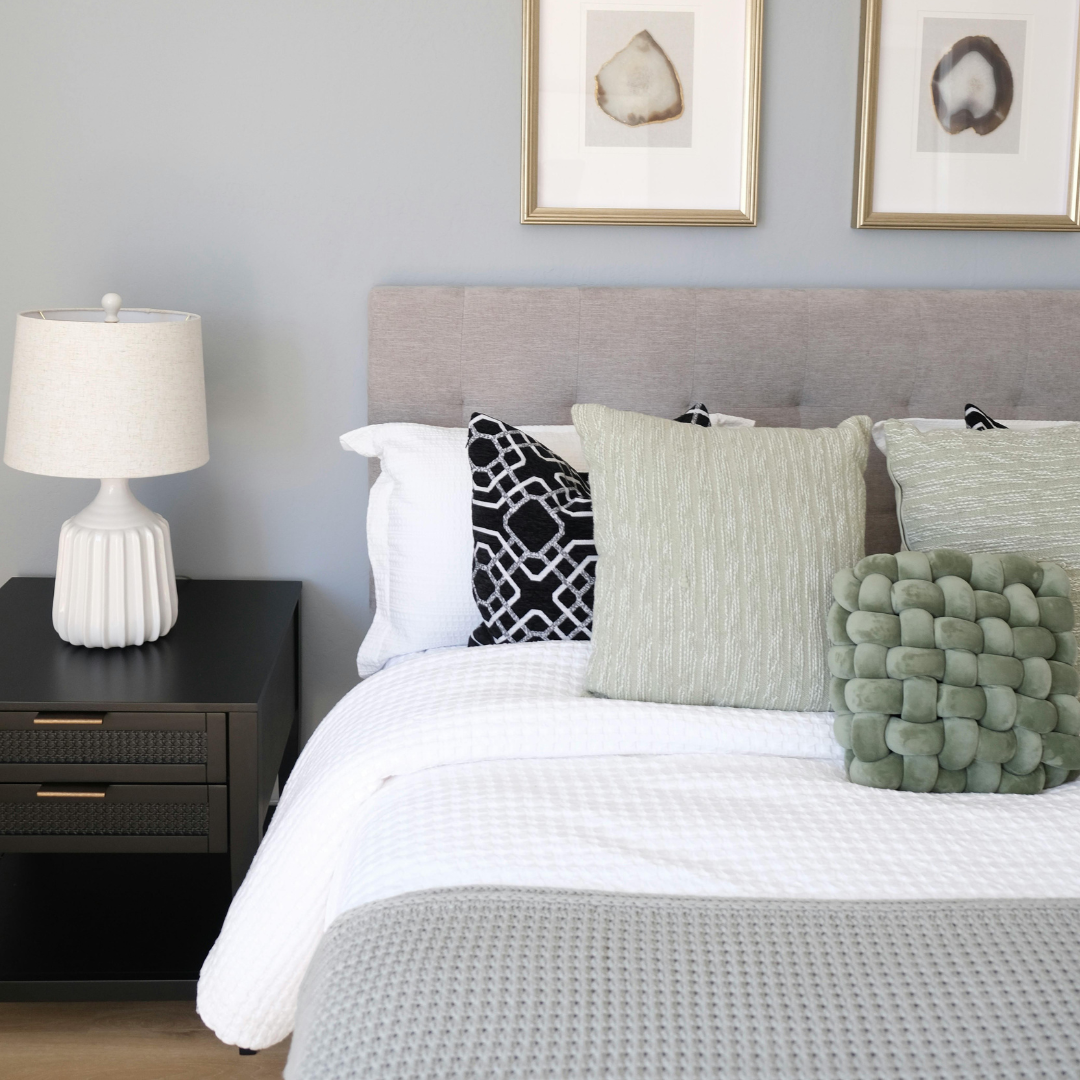 How To Declutter Your Bedroom!