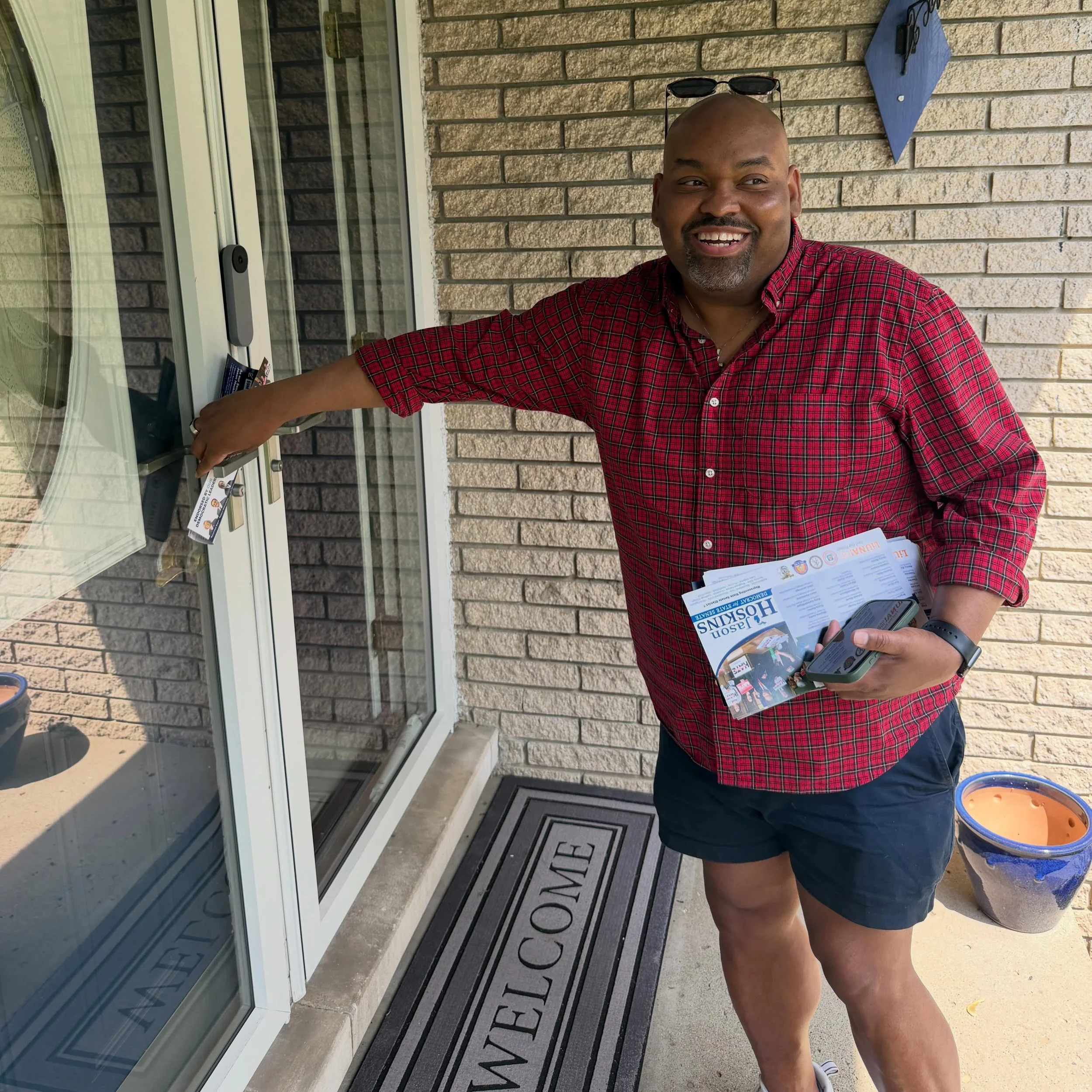 Nothing like sunshine, good energy, and a motivated field team. ☀️🔥

Today, our campaign fellows hit the doors with future State Senator JasonHoskins, talking directly with community members about the future of Michigan and the leadership our neighb