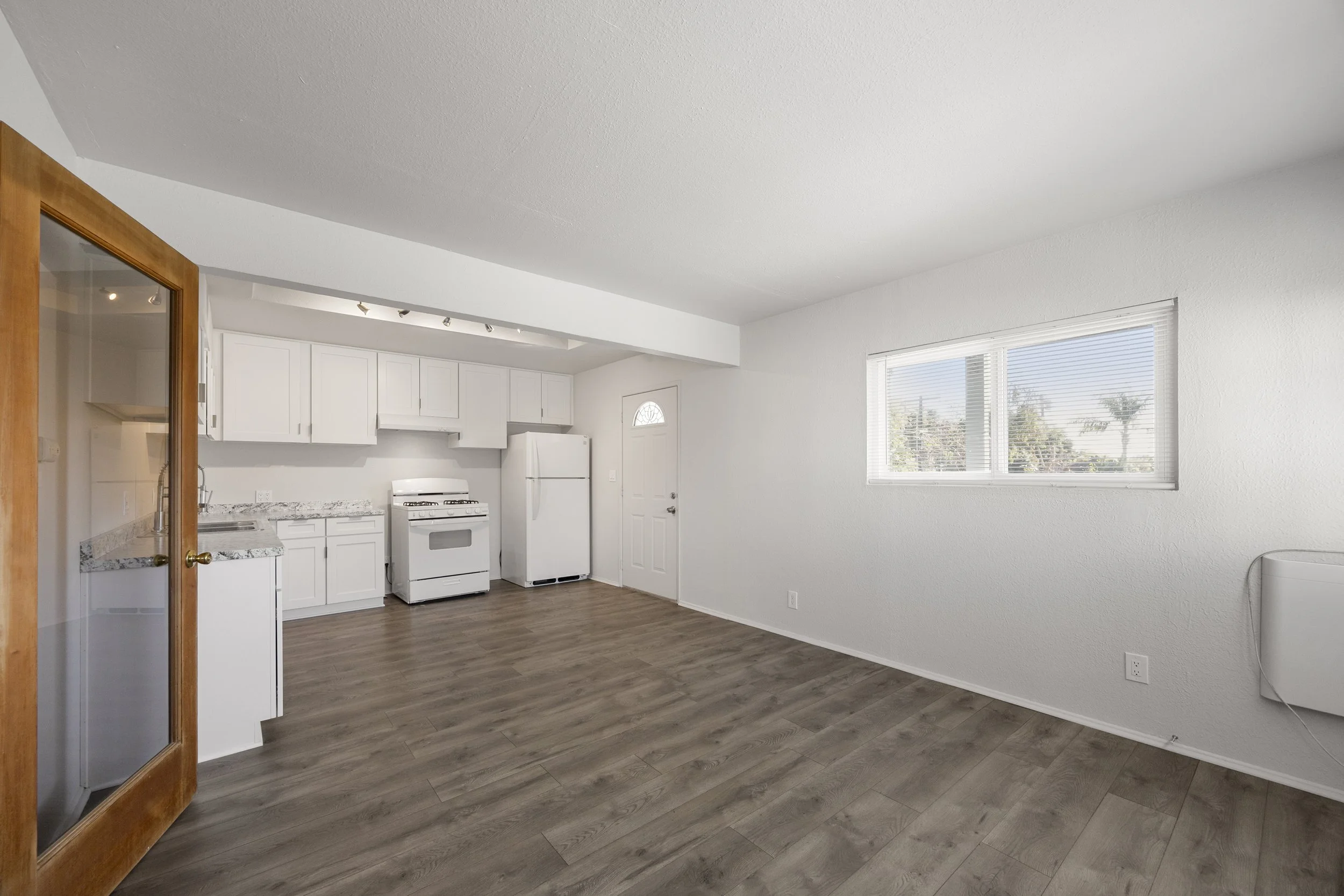 Unit 2 - 647 San Dieguito - 18.jpg