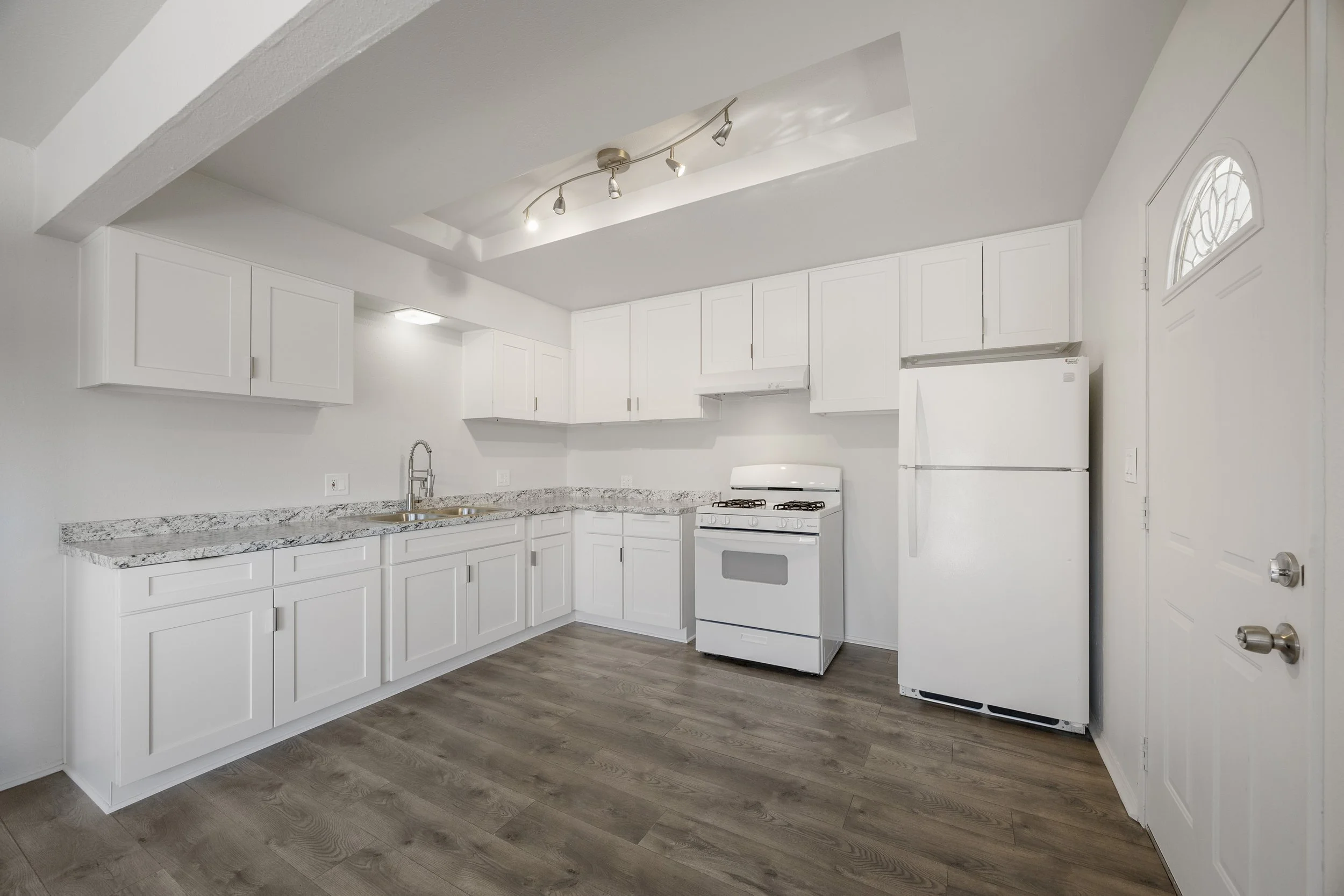 Unit 2 - 647 San Dieguito - 8.jpg