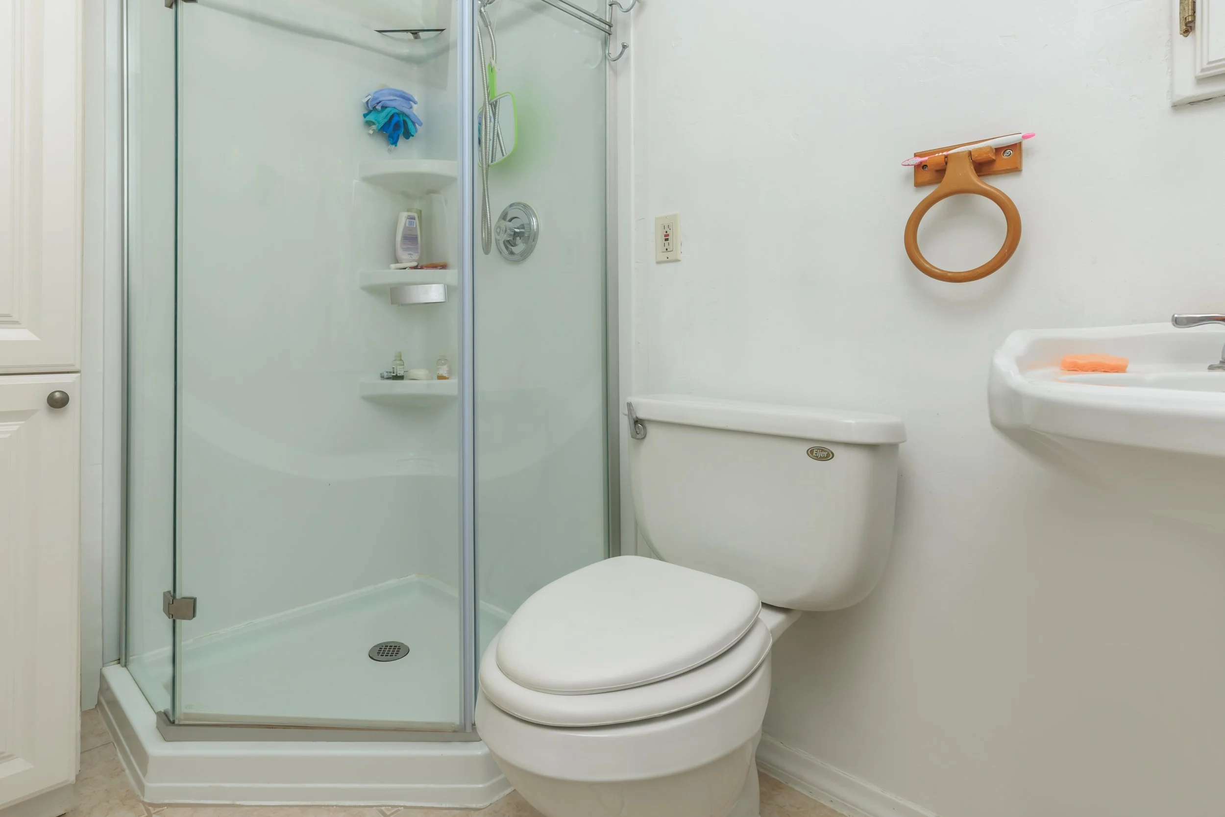 Main Home (Unit 5) - 647 San Dieguito - 12.jpg