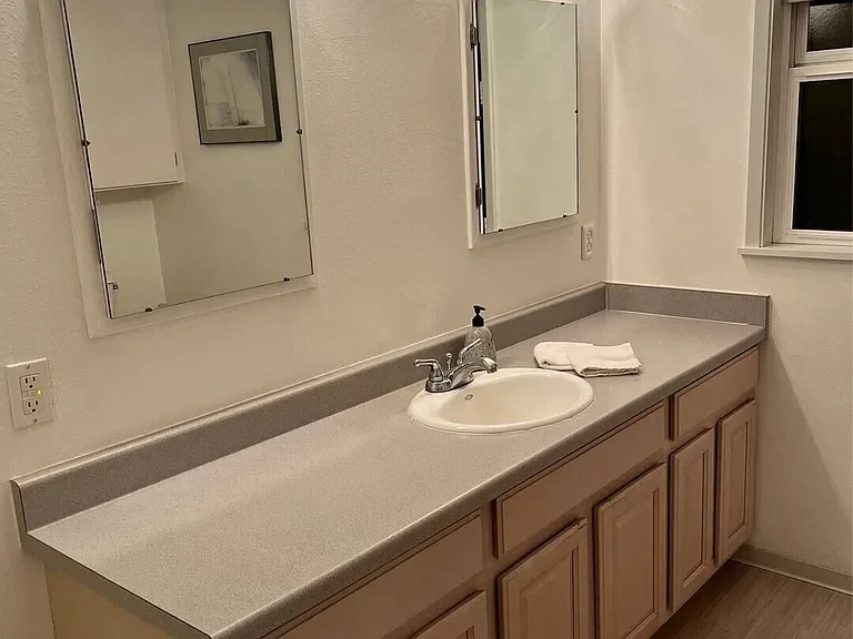 1501 Brunswick Bathroom 2.webp