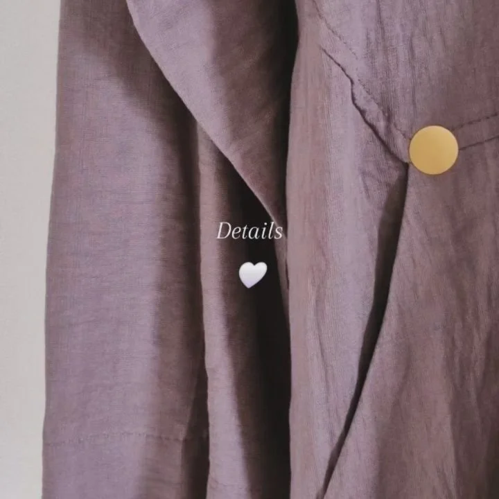 This shade was made for soft sunlight 🌿

#earthtones #softneutrals #abayastyle #cottonabaya #modestfashion