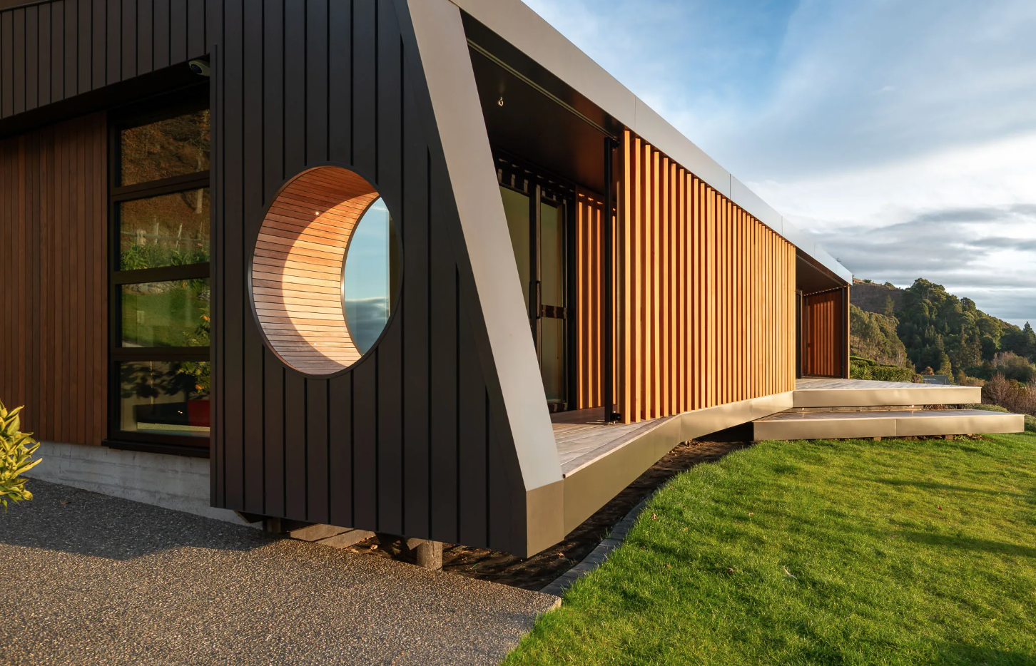 Modern residential home showcasing Flashclad aluminium cladding with clean lines and contemporary design