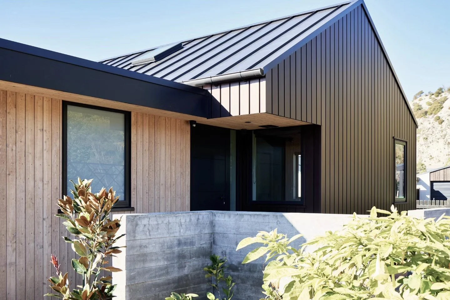 Modern residential home showcasing Flashclad aluminium cladding with clean lines and contemporary design.