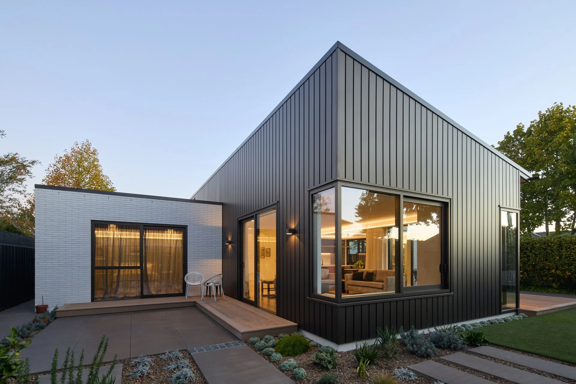 Modern residential home showcasing Flashclad aluminium cladding with clean lines and contemporary design.