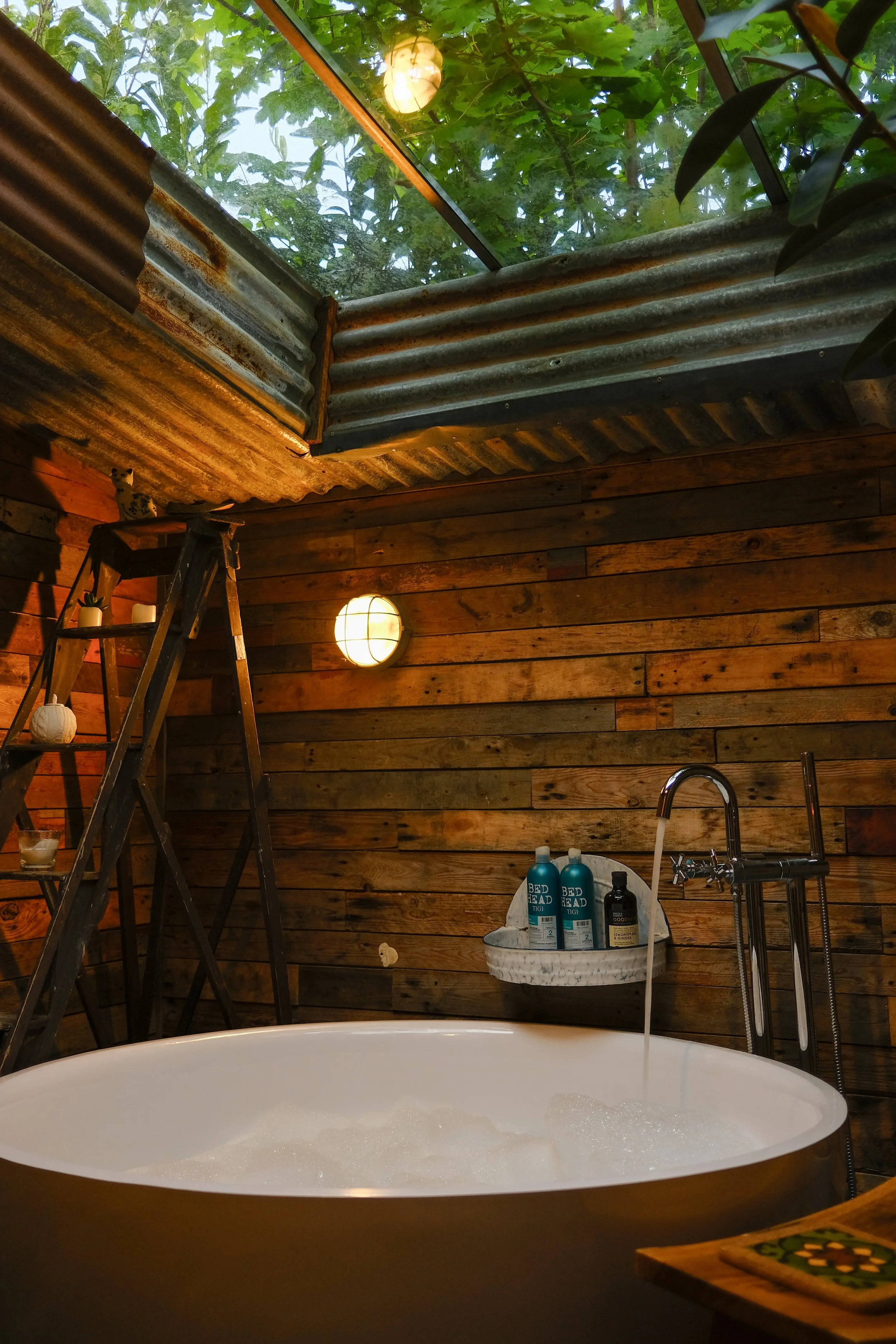 Amazing bath tub in welsh air bnb cottage