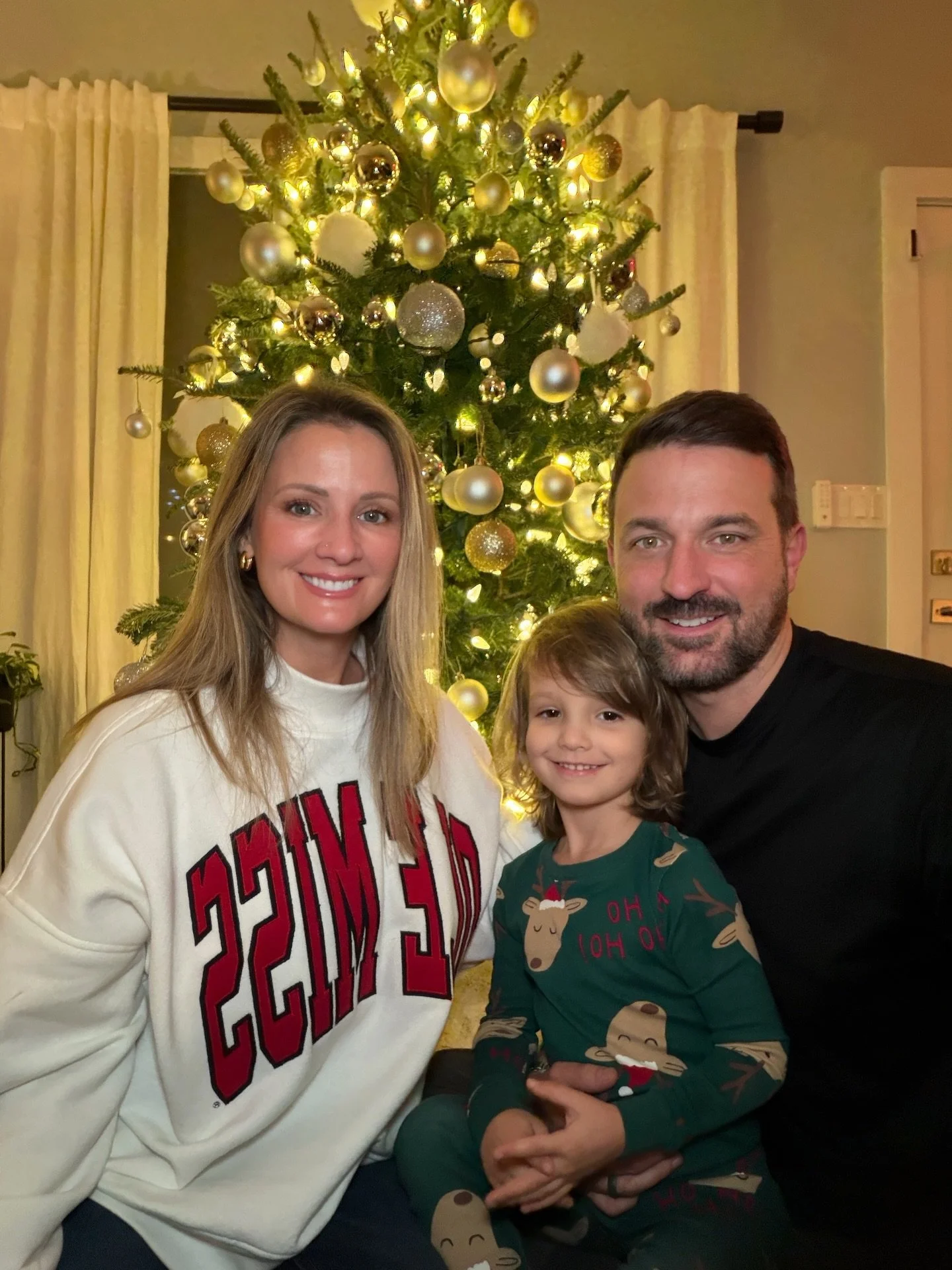 🎁 Merry Christmas 🎄 

I&rsquo;m late because I&rsquo;ve been entirely too tired to put on makeup.