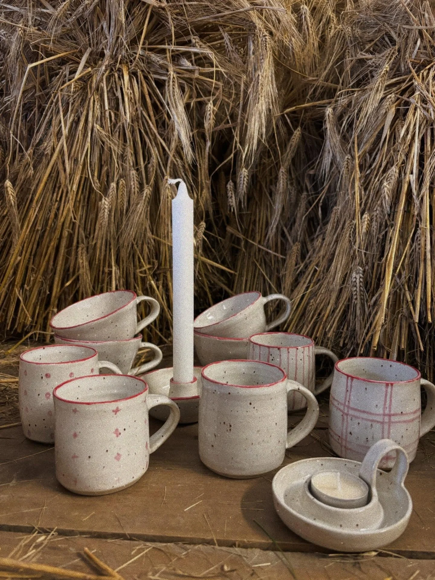 Julegave til noen du er glad i? 🌟 

Vi er ferdige med julemarkeder for i &aring;r, men har igjen litt keramikk og treboller. Send oss en melding her ved interesse ❤️