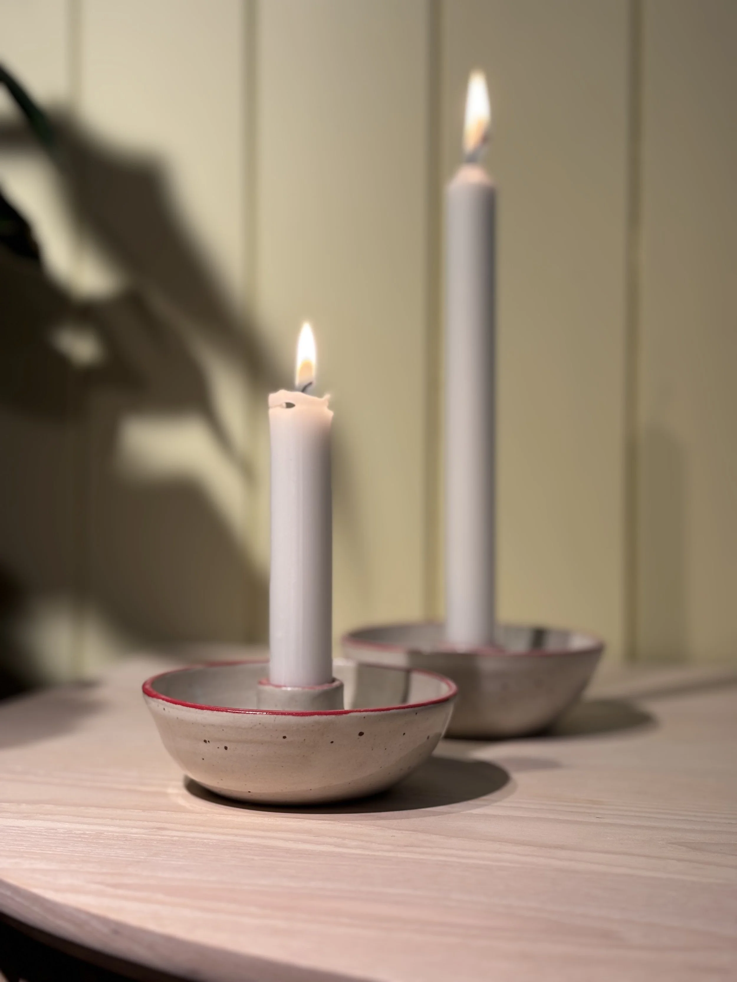 Lysestaker - hvit med rød detalj