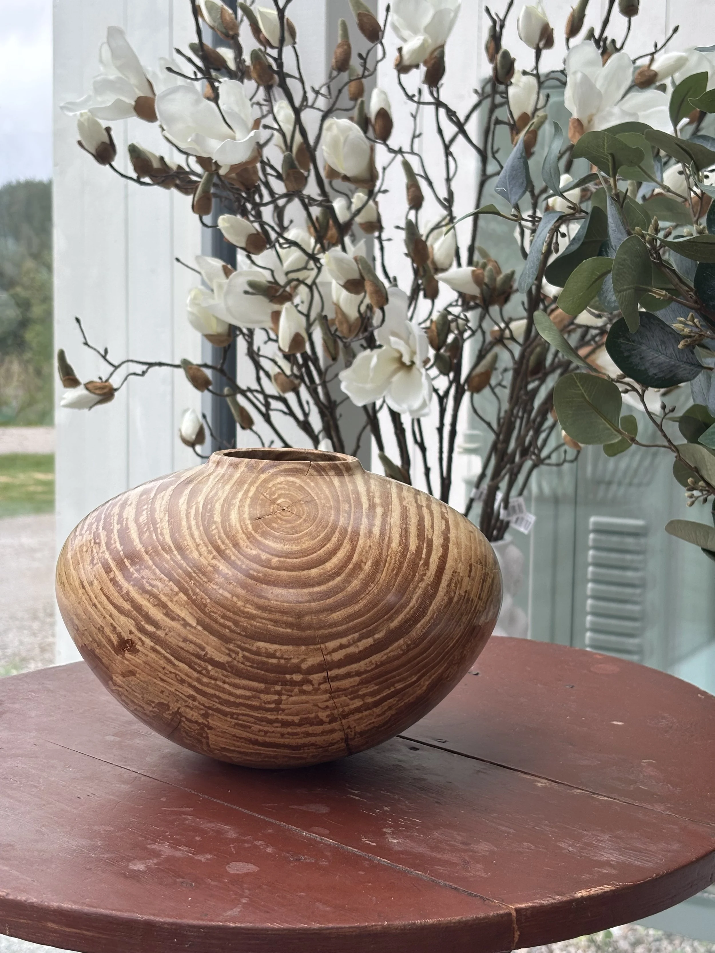 Hulform/vase i surnet alm