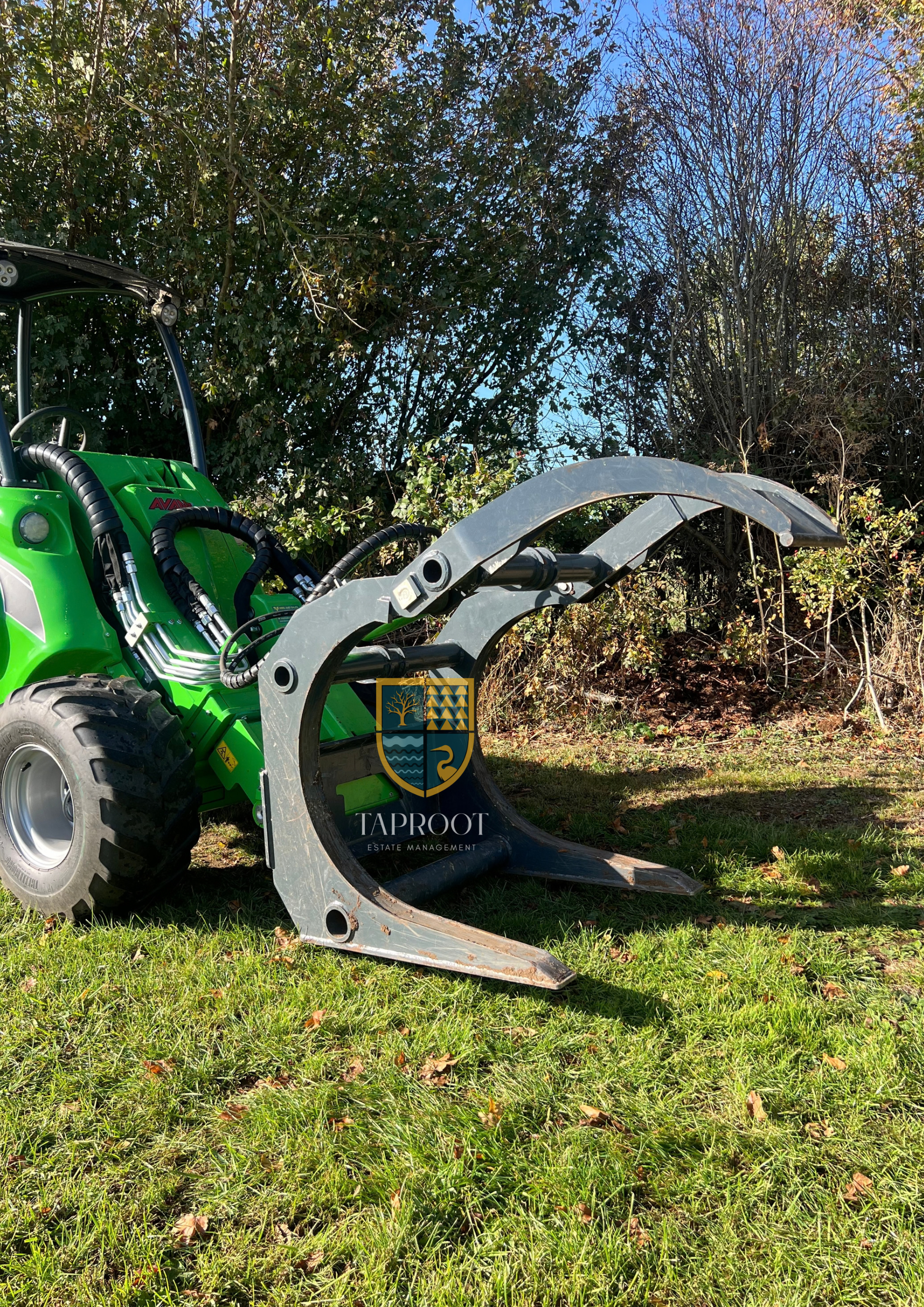 Avant 755i- Log Grab
