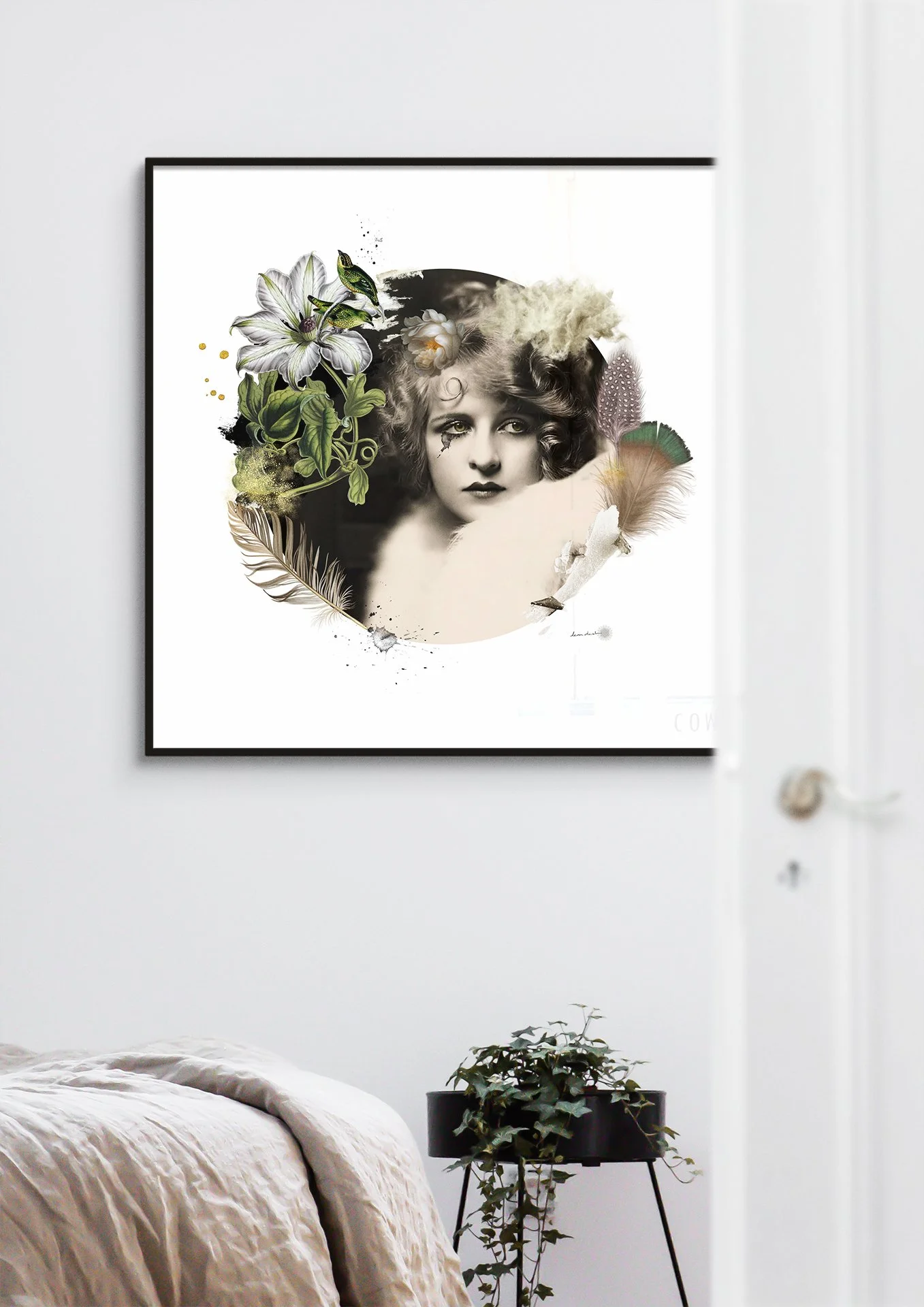 Une peinture artistique de Myrna Darby avec des éléments de nature, comme des fleurs, des feuilles, des plumes, et des oiseaux, dans un style moderne. Cadre noir. Travail de mémoire sur les ancêtres. Psychogénéalogie. Généalogie.