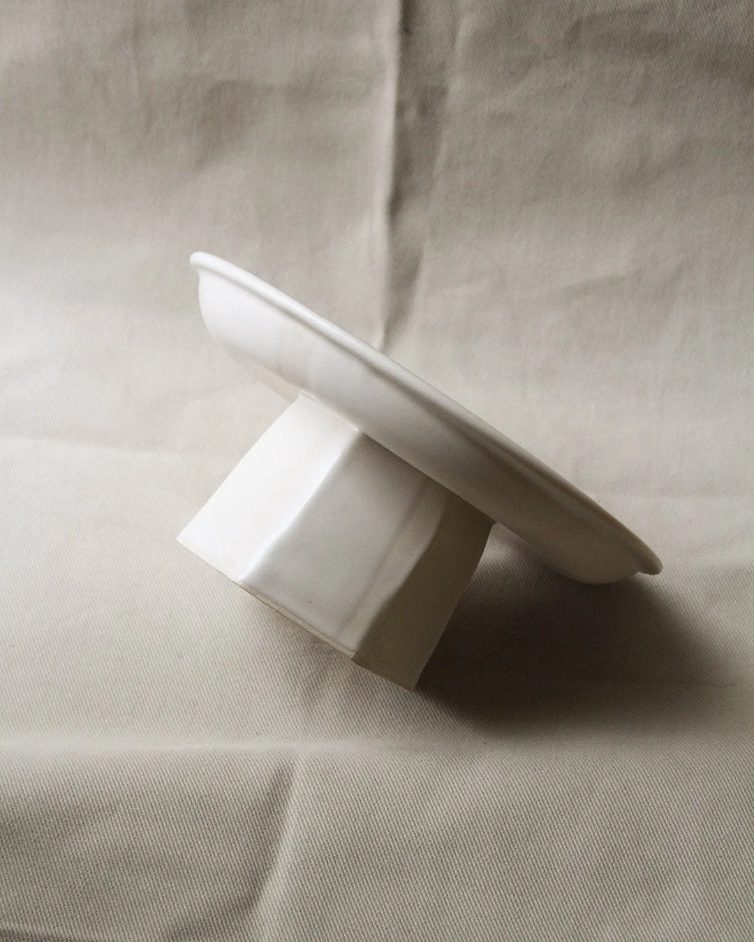 A pedestal plate on its side
