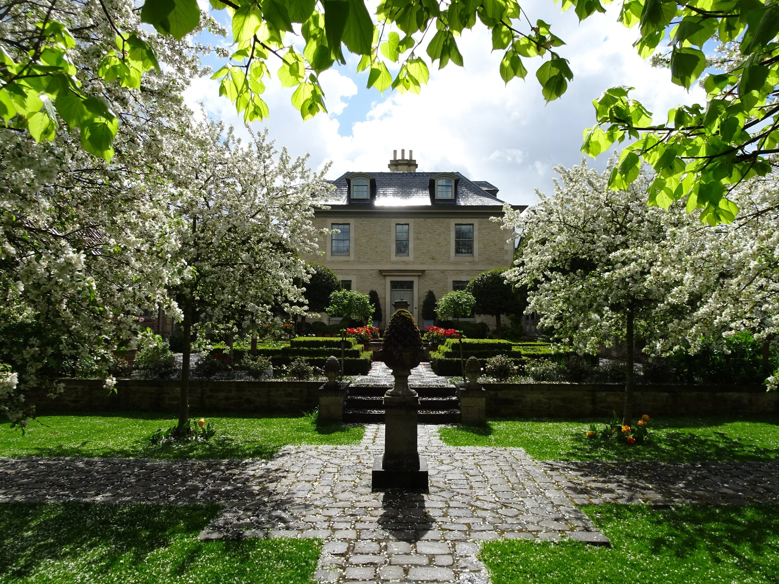 english country garden estate courtyard