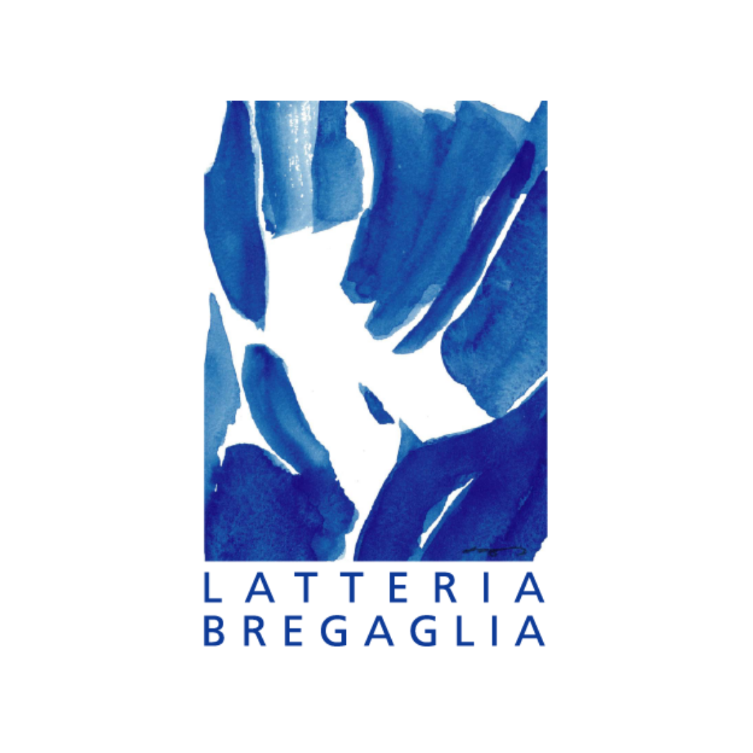 Eine künstlerische blau-weiße Aquarellmalerei mit Händen, die sich berühren, zusammen mit einem Text, der teilweise durch Bildstörungen unlesbar ist.