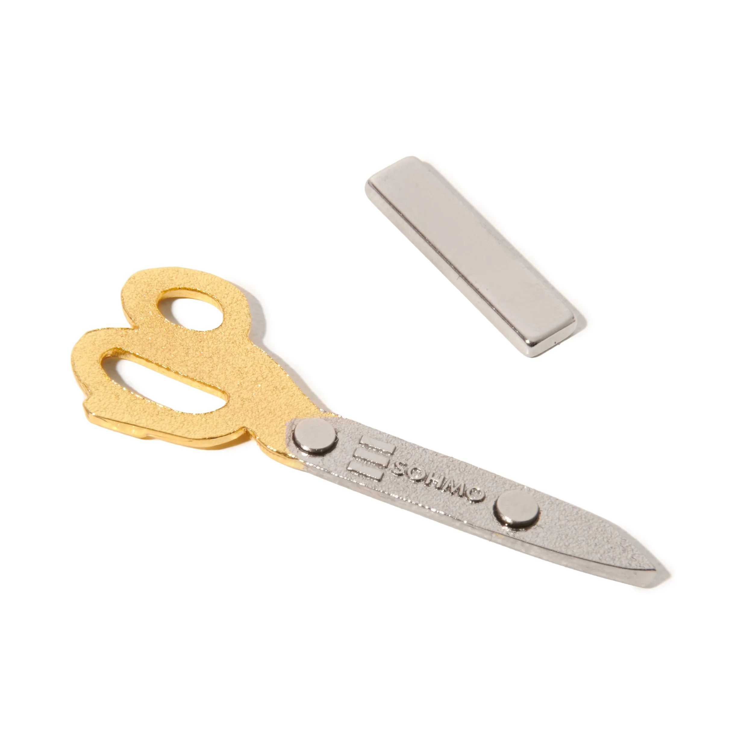 Magnetic Needle Minder - Mini Sewing Scissors 3a.jpg