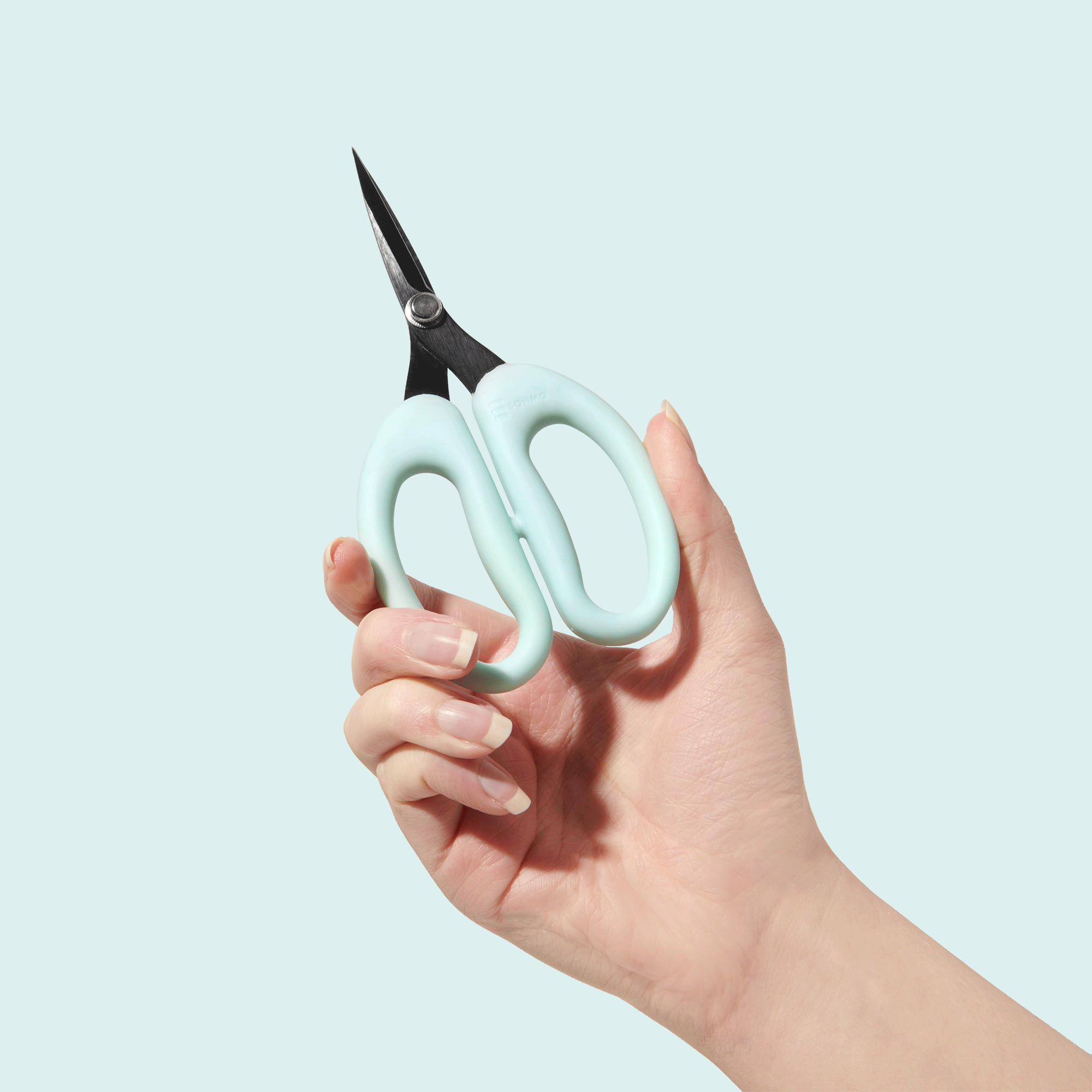 SOHMO Go-To Scissors - Medium GIF1.gif