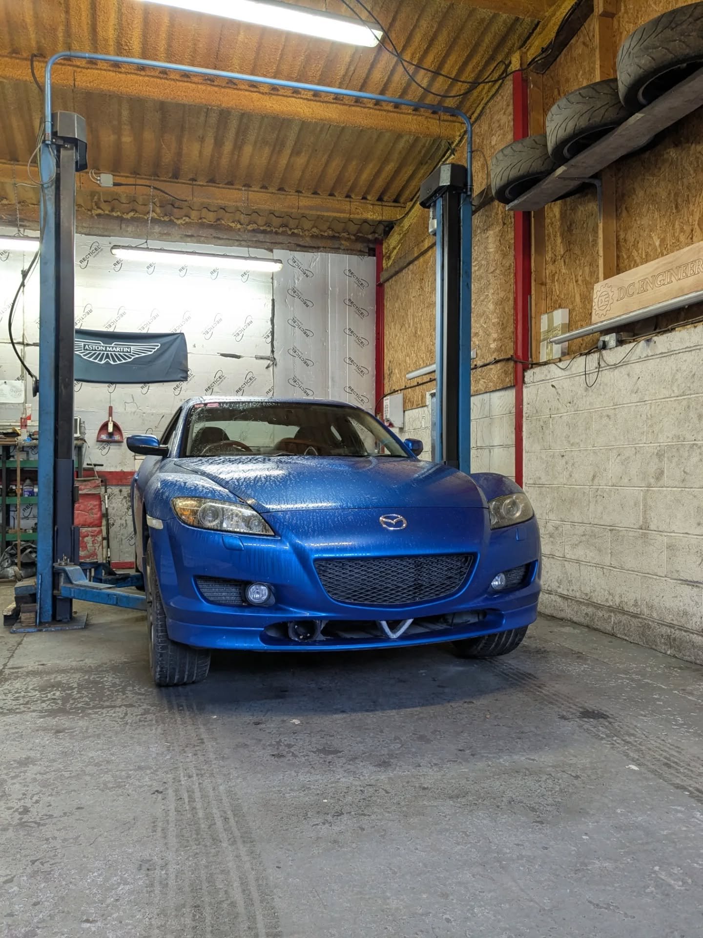 One of the jobs this week was this lovely Mazda Rx8 in for a gearbox change from a 6 speed to a 5 speed.
After a recent track day, it was only really 3rd and 4th being used. On some parts of the track it was almost as if 2nd gear wasn't long enough, 