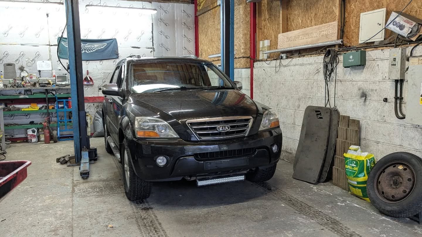 From last week, a Kia Sorento in for a full service , suspension noise, clutch and flywheel.
Clutch was worn and giving a high biting point. 

Clutch plate has some wear in it and the flywheel was certainly due a change!
Found the suspension noise to