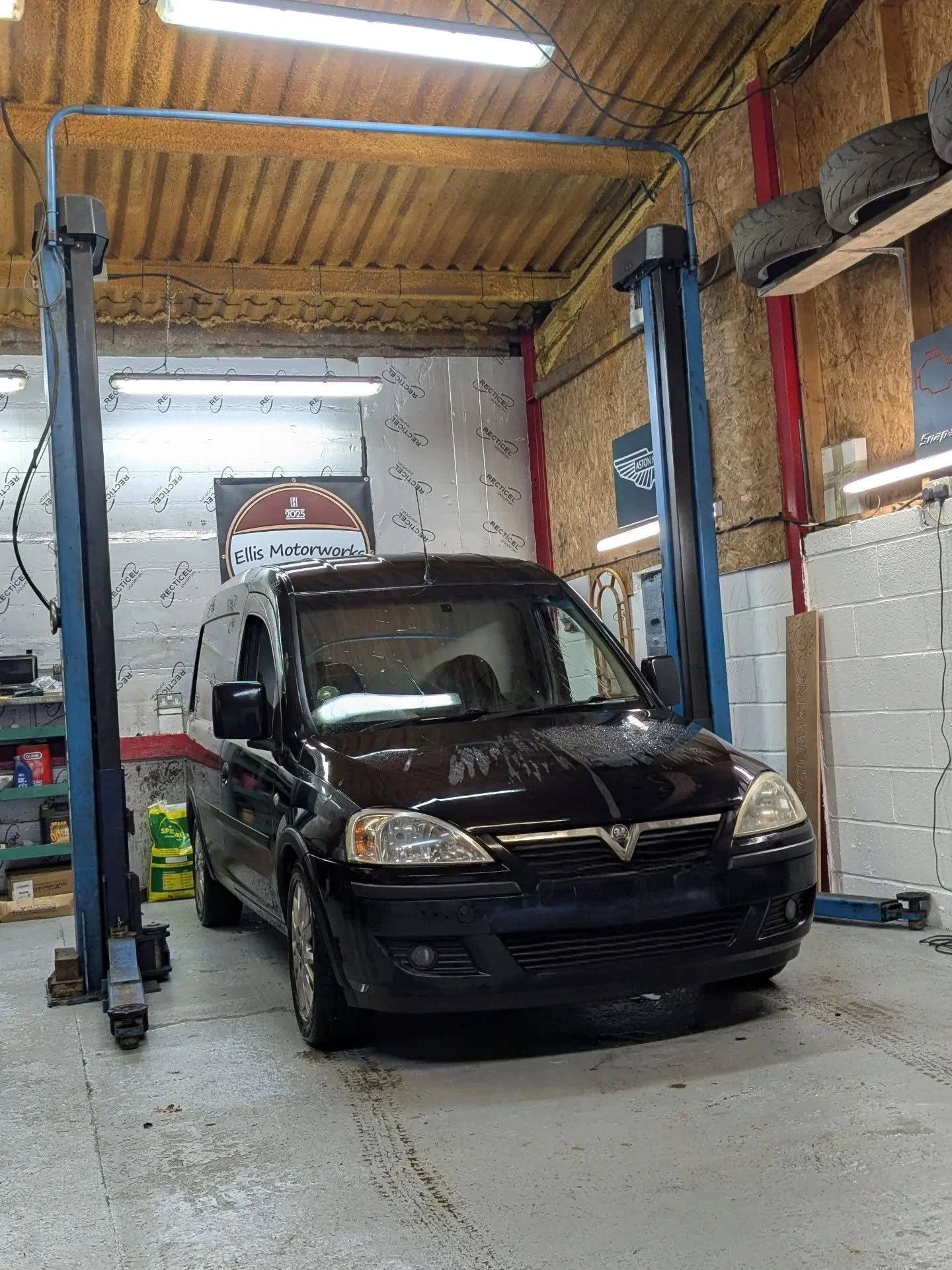 Had this lovely little Vauxhall Combo in during the week for some MOT repairs. 2 front drop links and a steering rack replacement. Thankfully all of the subframe bolt came loose allowing me to drop it enough to wiggle the steering rack out! Not a bad