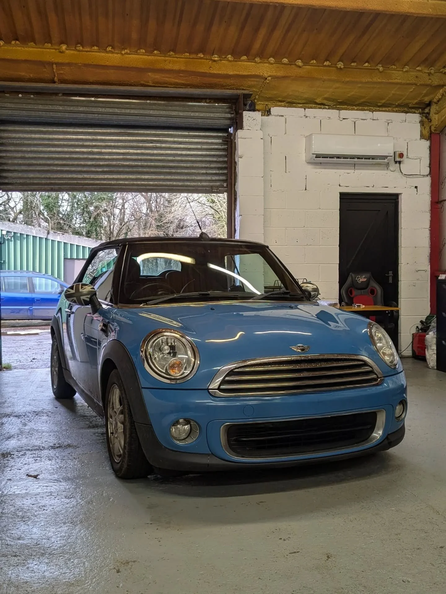 Had this Mini in last week for a number of strange faults after a new battery had been fitted. The faults consisted of the windows not working, lights control, indicators or hazards etc. 
Diagnosed the fault to be the footwell control module (which d