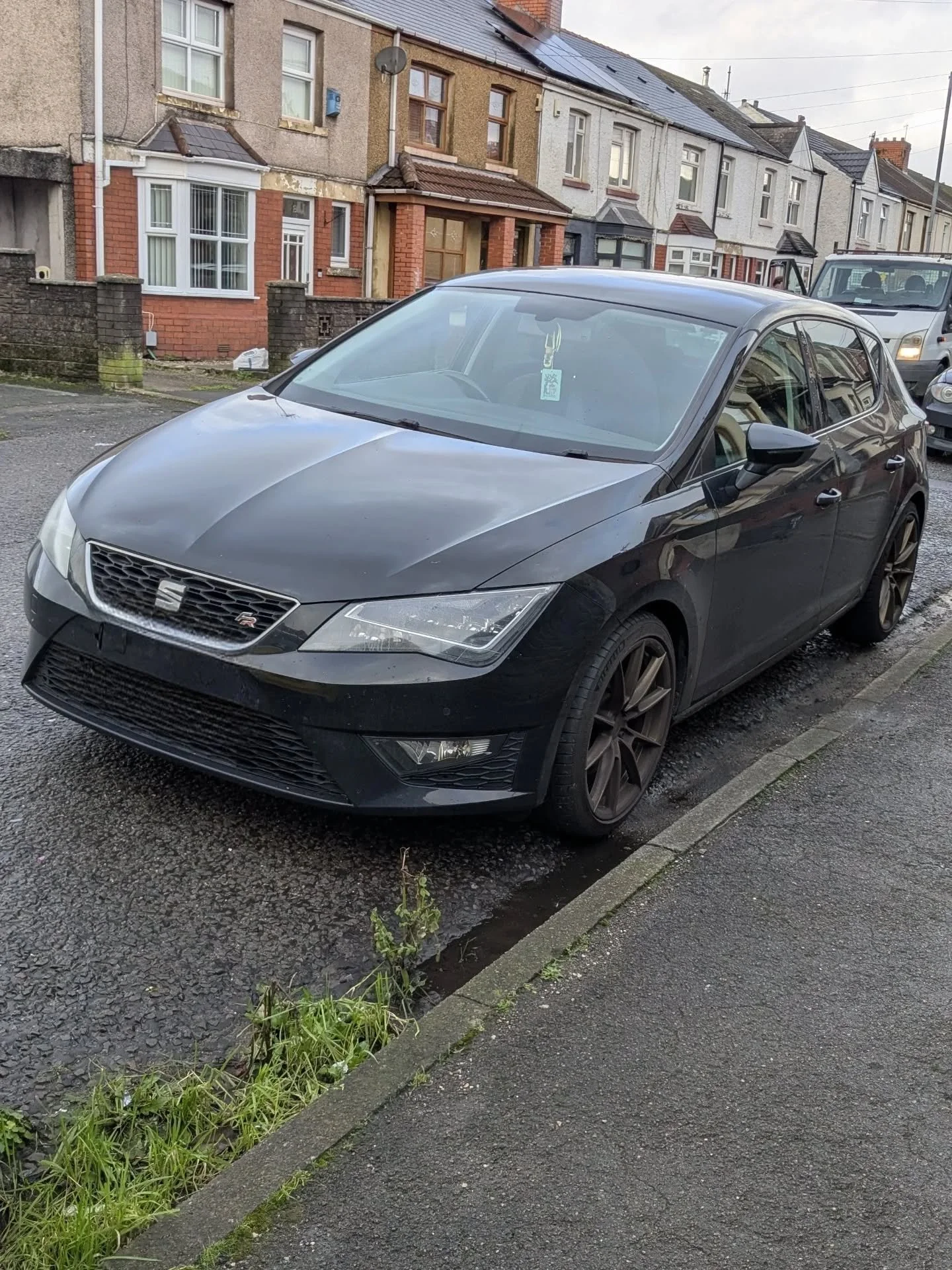 This was an interesting one! Whilst over in Wales this weekend I sorted out this Seat Leon FR for a climate control fault. Fault being that the heater's blower motor carried on running with the car off , stopped and then wouldn't start again. New blo