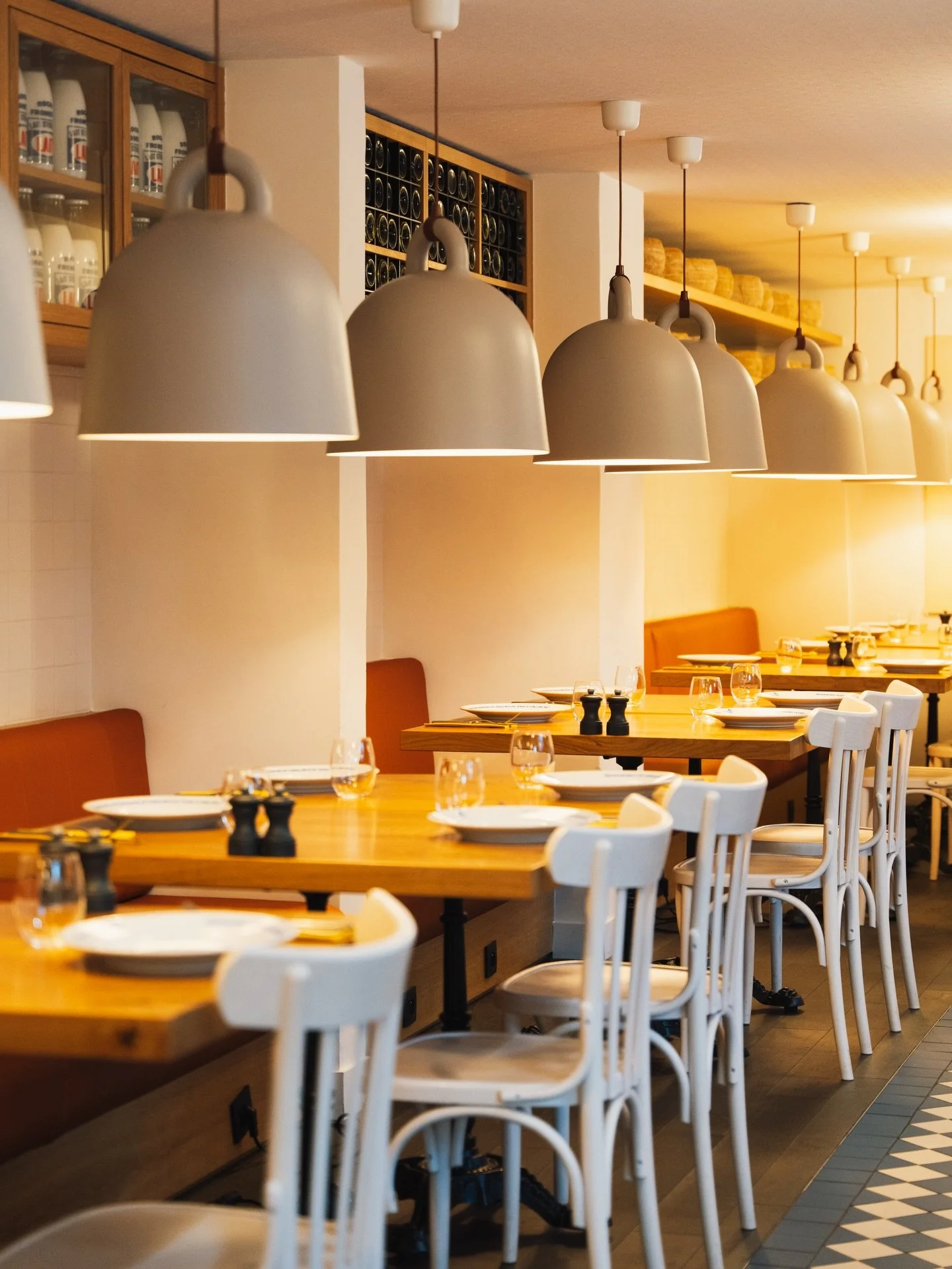 Quand le fromage est au c&oelig;ur de l&rsquo;exp&eacute;rience 🧀

S&eacute;rie de photos r&eacute;alis&eacute;es pour mettre en valeur les plats, les textures fondantes et l&rsquo;univers du restaurant.

📩 Besoin de visuels pour votre &eacute;tabl