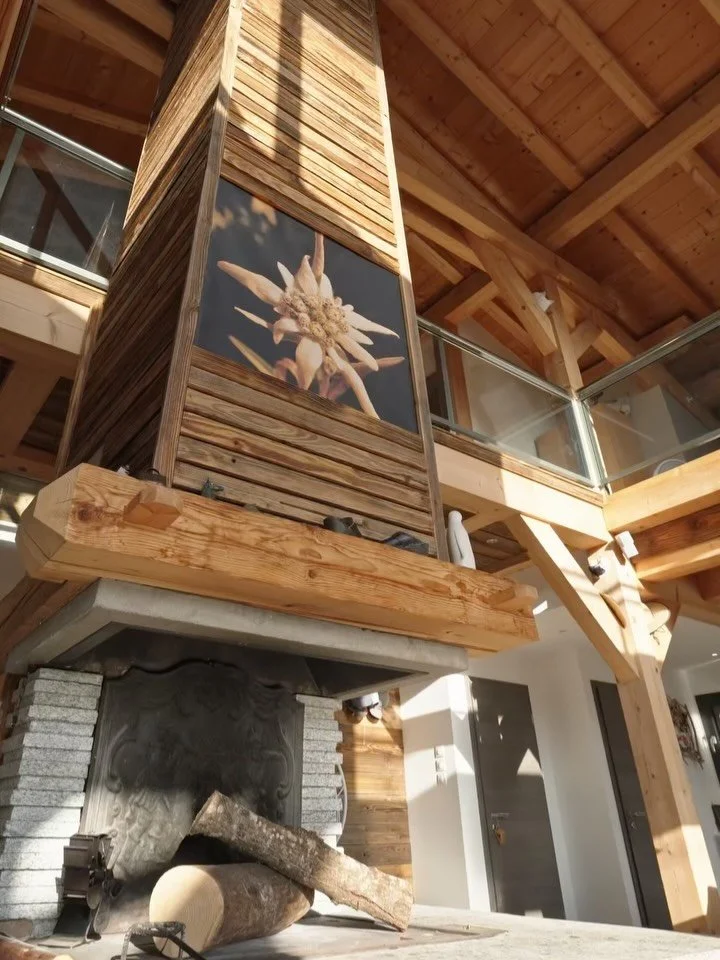 Certains chalets ont une &acirc;me.
Mon travail, c&rsquo;est de la r&eacute;v&eacute;ler en images.

Photographe et vid&eacute;aste immobilier, je cr&eacute;e des photos et vid&eacute;os professionnelles pour mettre en valeur l&rsquo;architecture, le