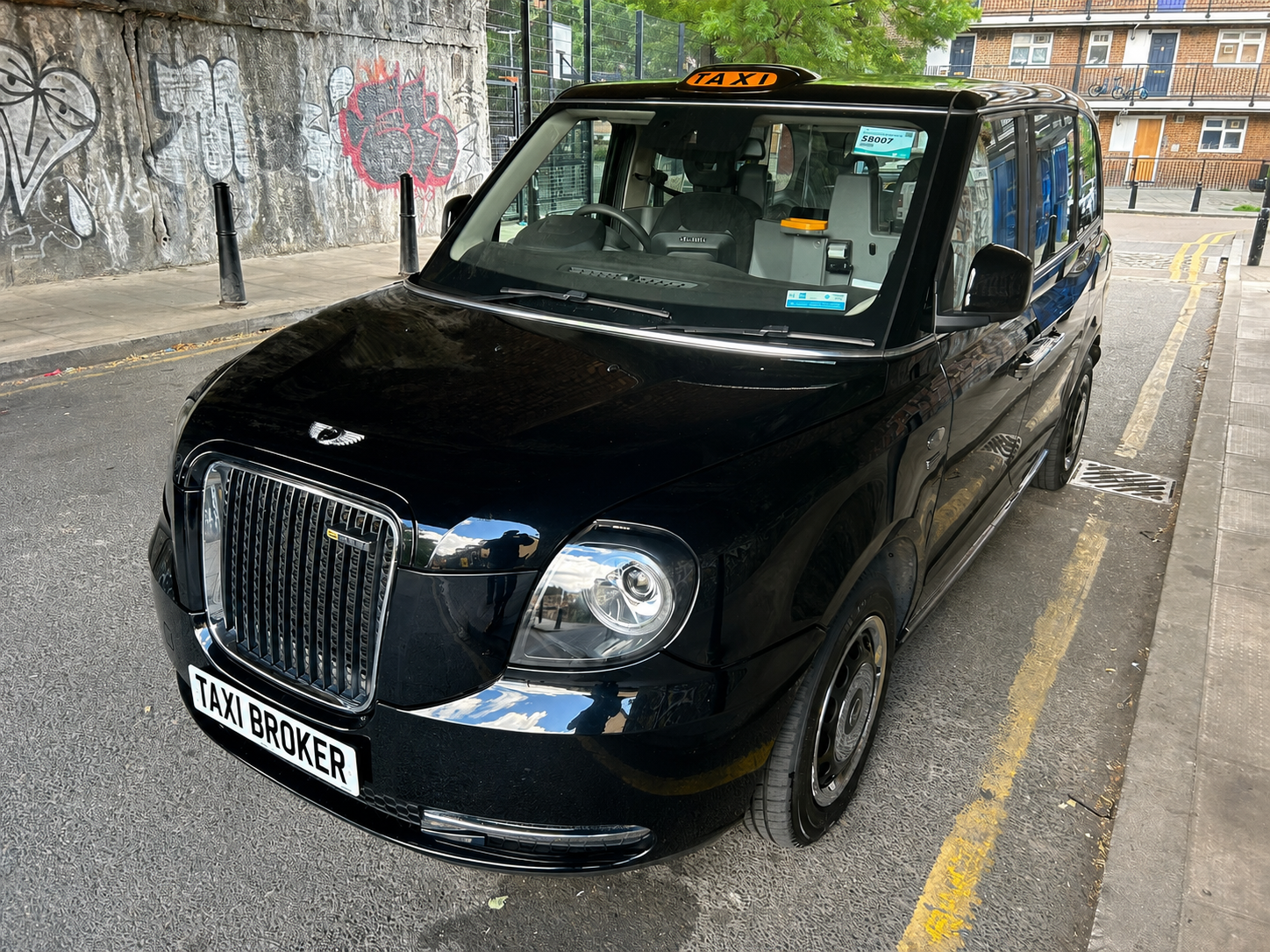 LEVC TXE Vista Comfort Plus  Year: 2024 Mileage: 42,344 Colour: Black Price: £53,995