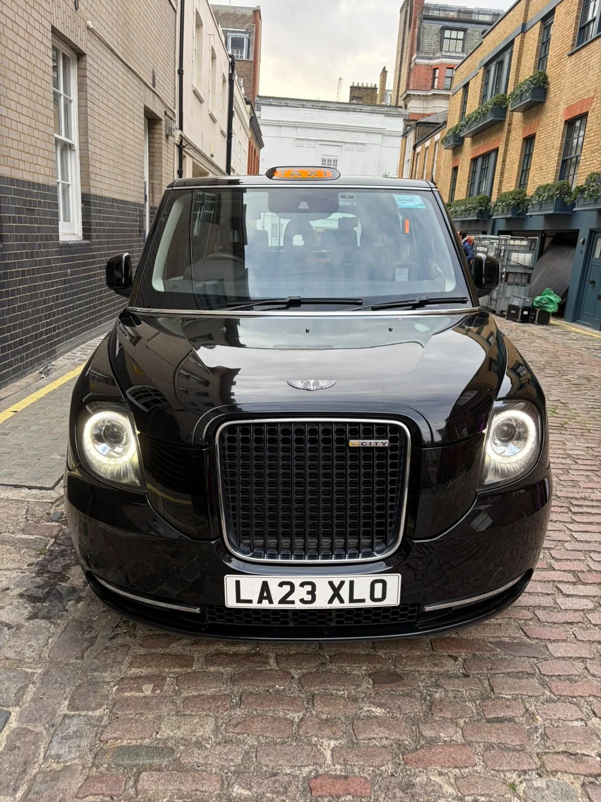 LEVC TXE Vista Comfort Year: 2018 Mileage: 132,000 Colour: Black Price: £50,495