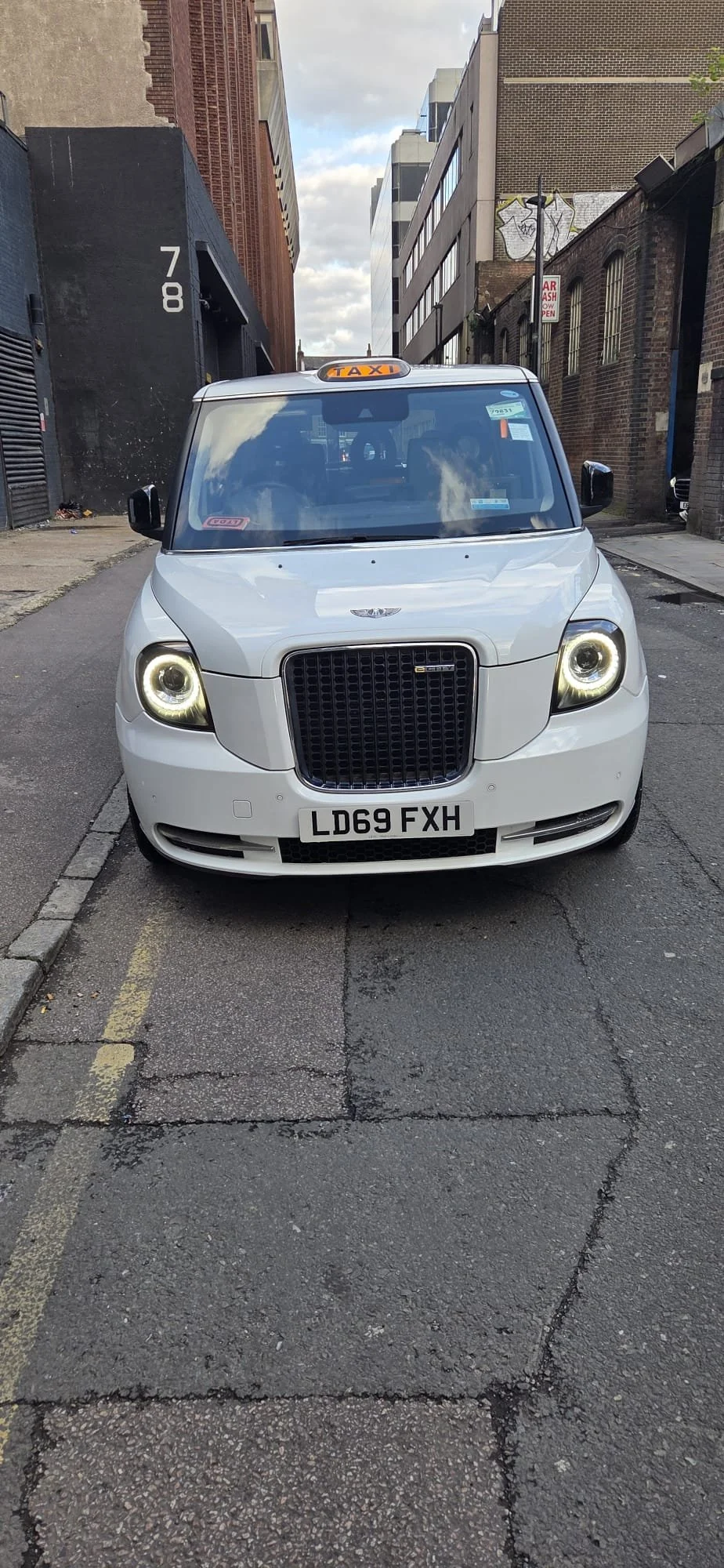 LEVC TXE Vista Comfort Plus
Year: 2019
Mileage: 102k
Colour: White