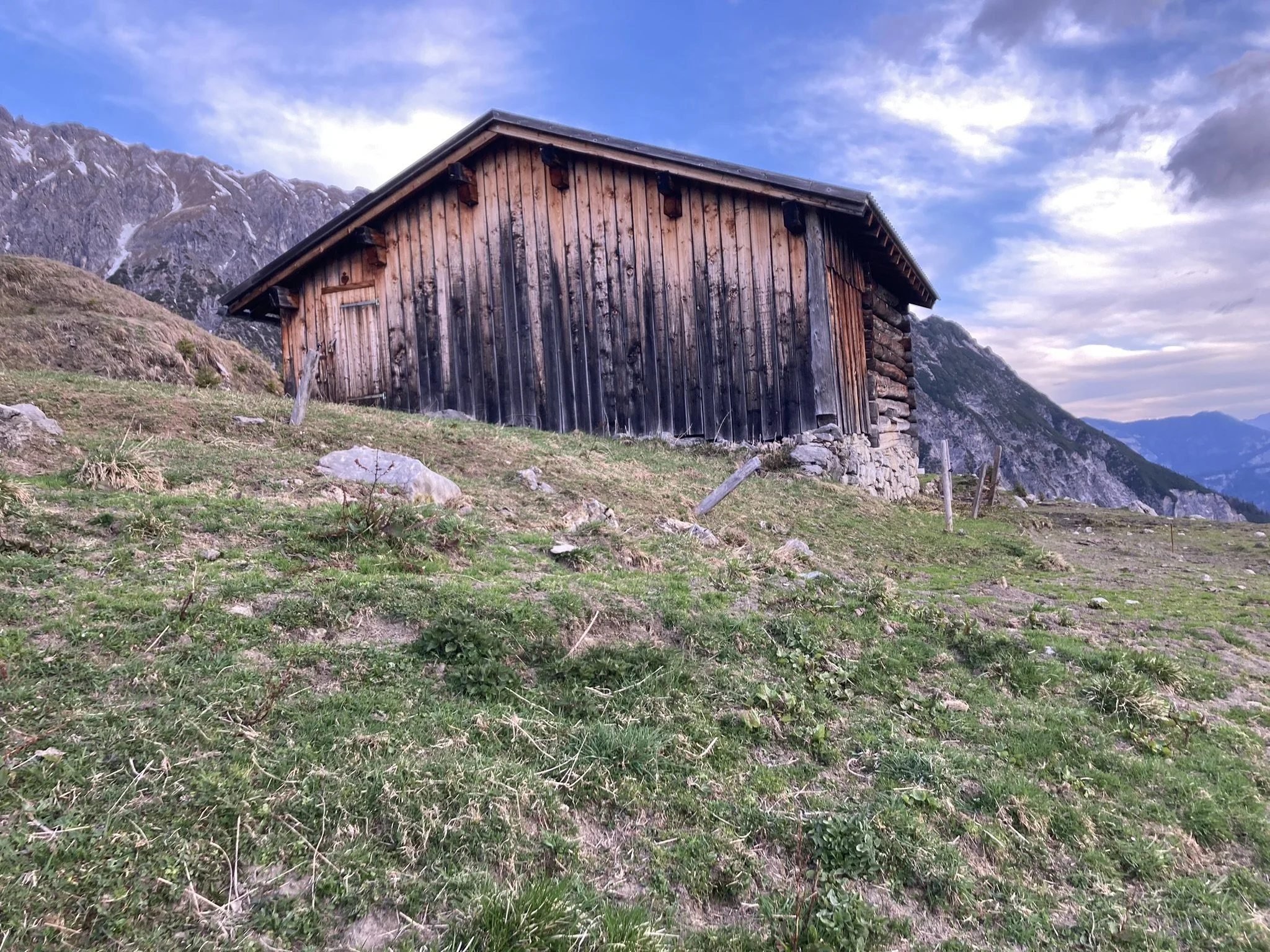 Stallgebäude Hochalp Fahren