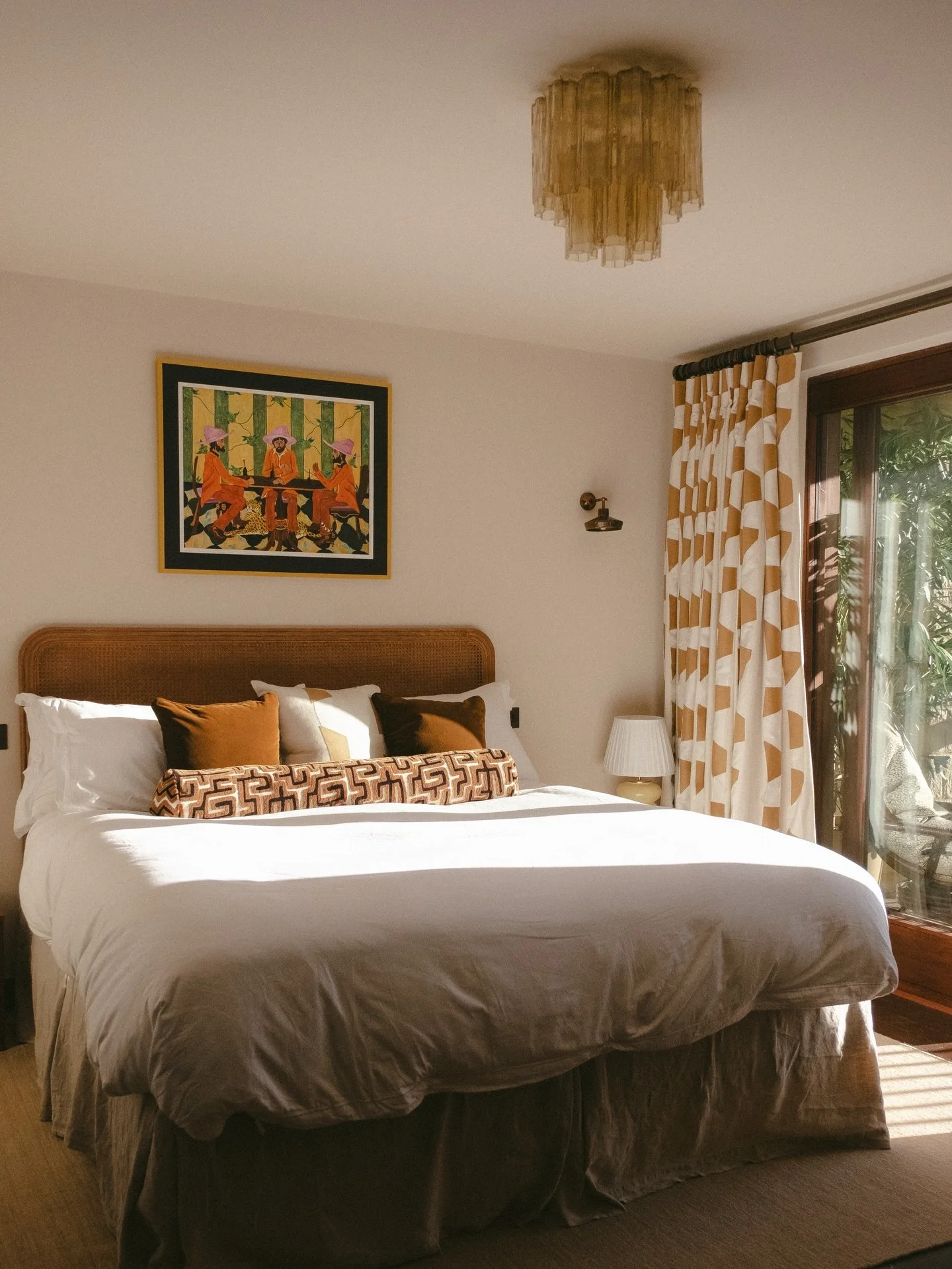 The best bed of them all, and rightly so
Sun soaked and ready for a lazy weekend morning☀️

Captured by @shotbythompson