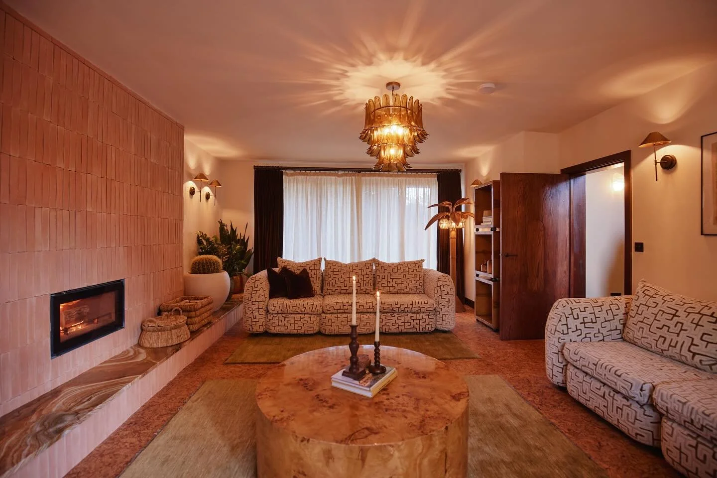 Villa Vista - Not your typical Cotswolds Cottage

We are now open for bookings in 2026
Sleeps up to 8
Hot Tub
Sauna
Pizza oven
BBQ
Sun terrace 
Fire pit

DM to book