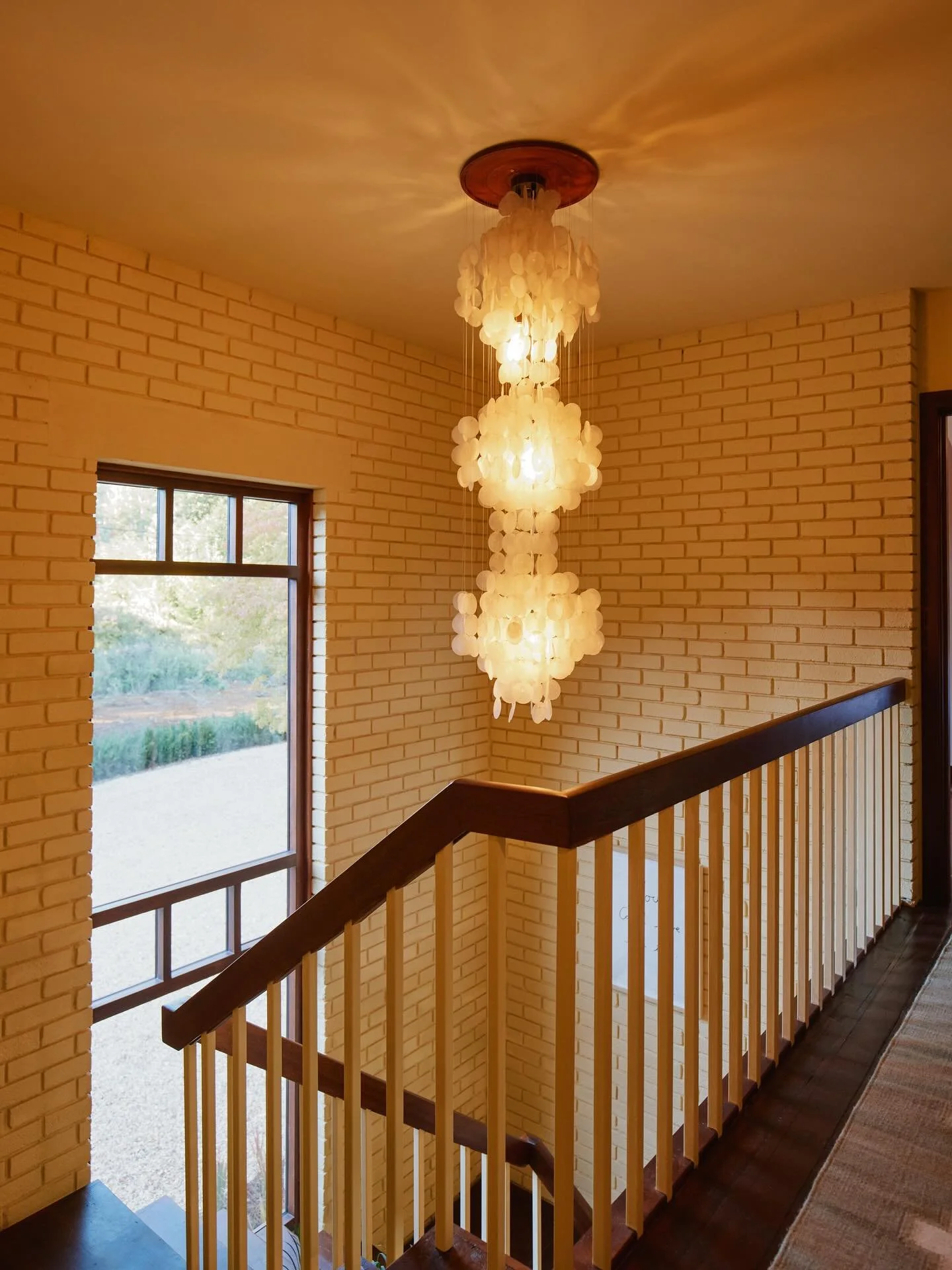 If you know our other projects you will know we are BIG fans of statement lights, @setthespace understood the assignment and did not disappoint with this beauty 🪄