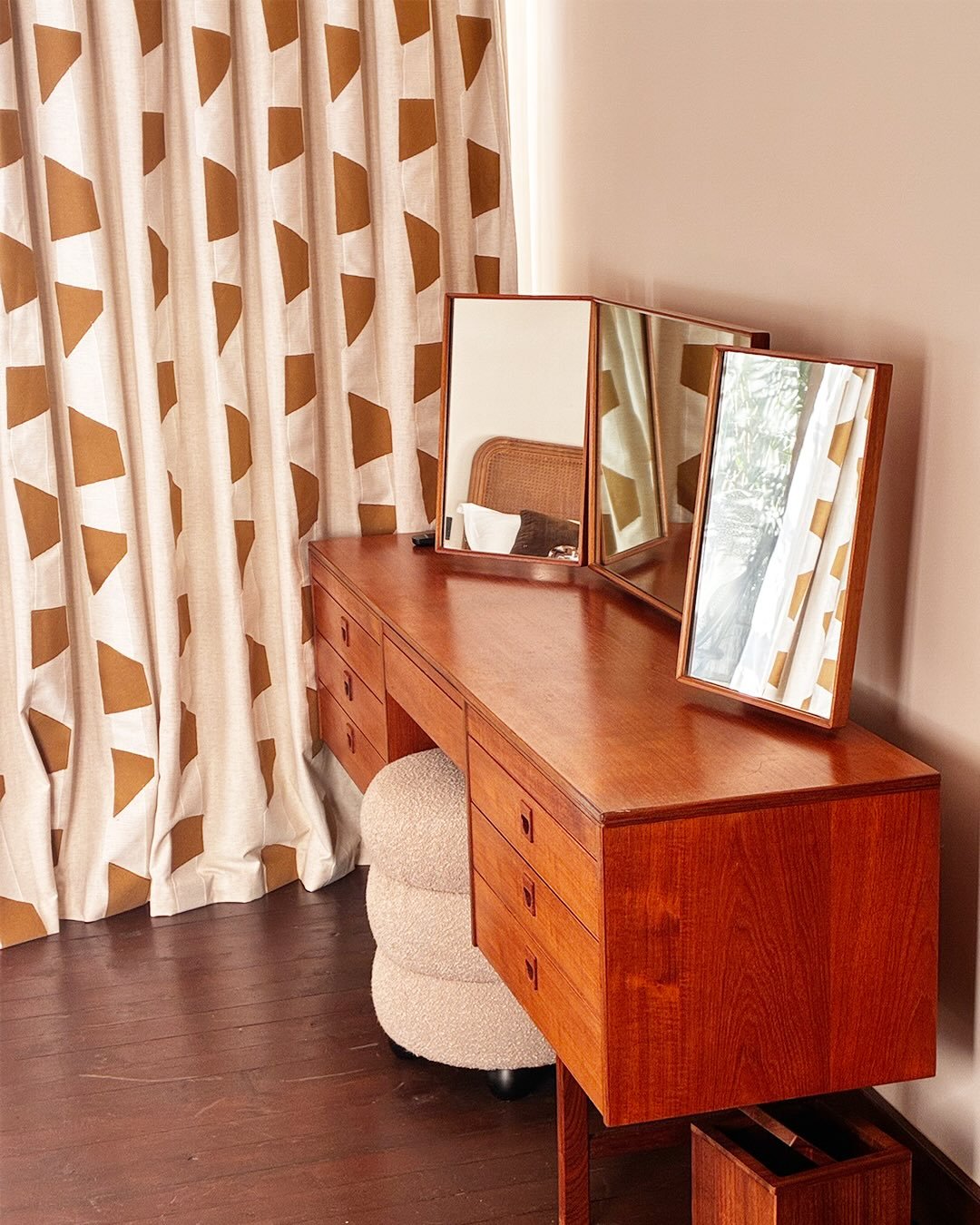 Weekends at Villa Vista are a slower pace - stepping into panels of winter sunlight, enjoyably aimless wanders through the village, retreating back to your secret mid century hideaway hidden at Heythrop.