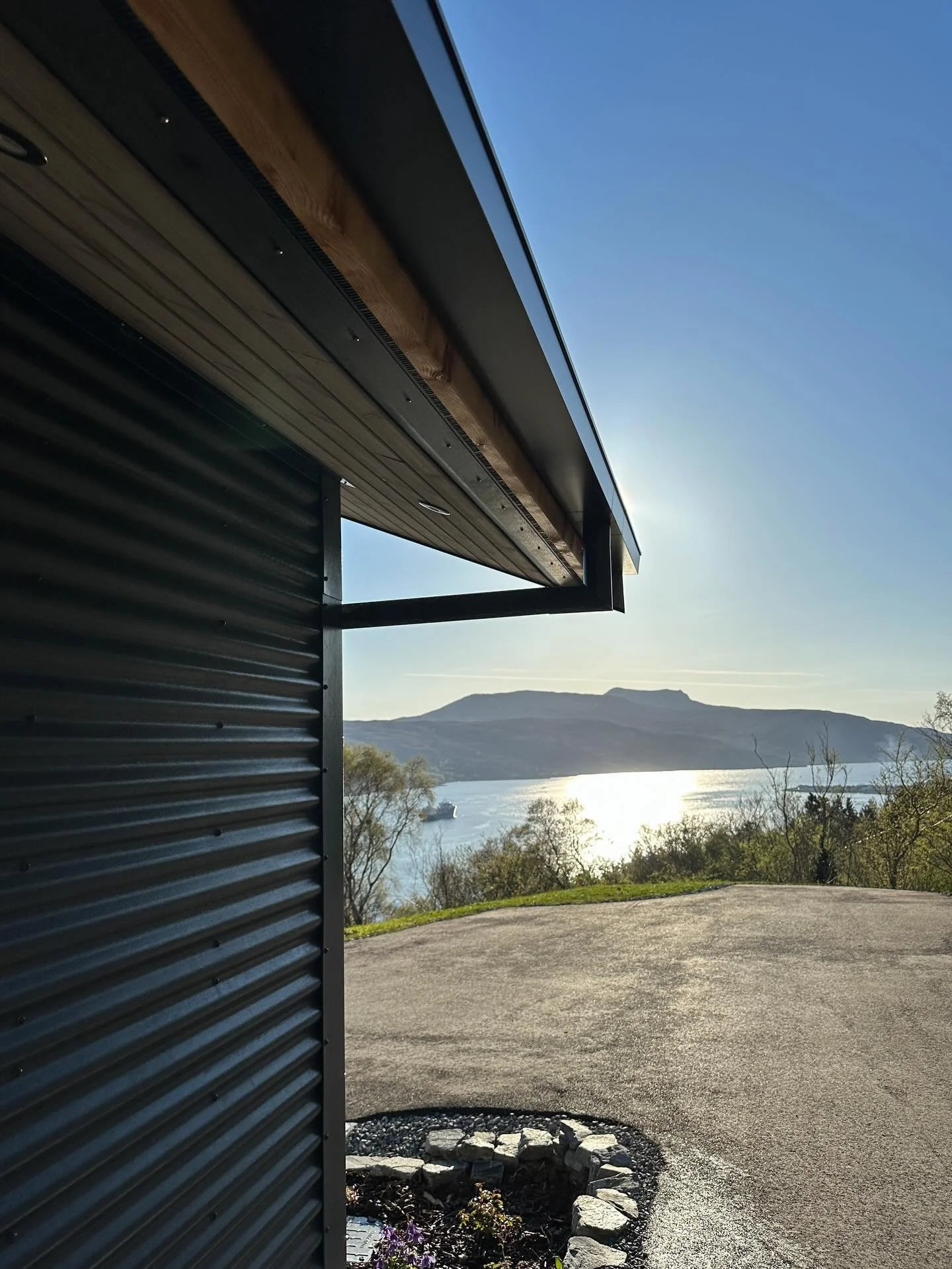 Evening light settles over Loch Boom, casting a quiet glow across the water below Corylus. Clean lines, warm timber, and open sky.

#CorylusRetreats #StayCorylus #LochBoom #ScottishHighlands #WellnessRetreat